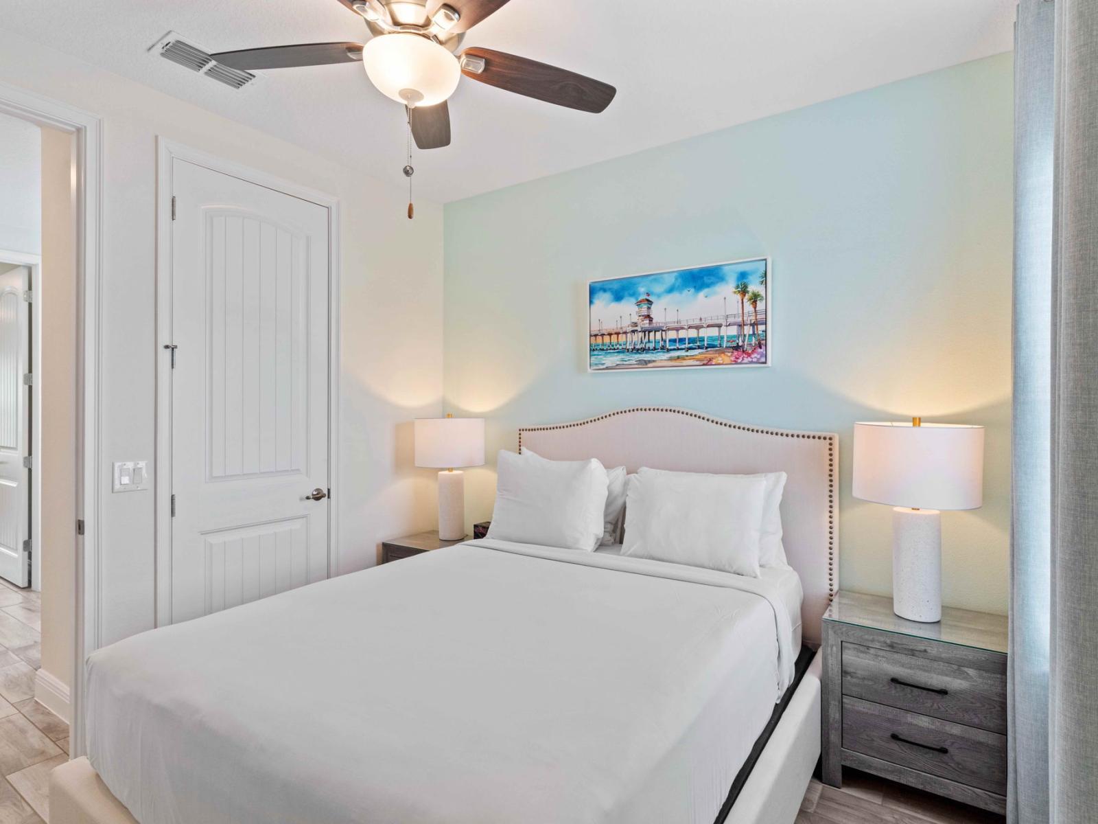 Calming bedroom of the cottage in Kissimmee Florida - Modern bedroom with sleek design and plenty of light - Smart TV and Netflix - Thoughtfully designed bedroom featuring functional and stylish furniture