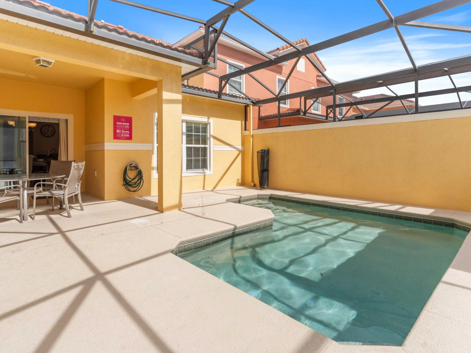 Stunning private pool of the townhouse in Kissimmee Florida - Dive into a refreshing poolside escape - Lounge in tranquility by the sparkling waters - Unwind with a dip in chic and stylish pool area