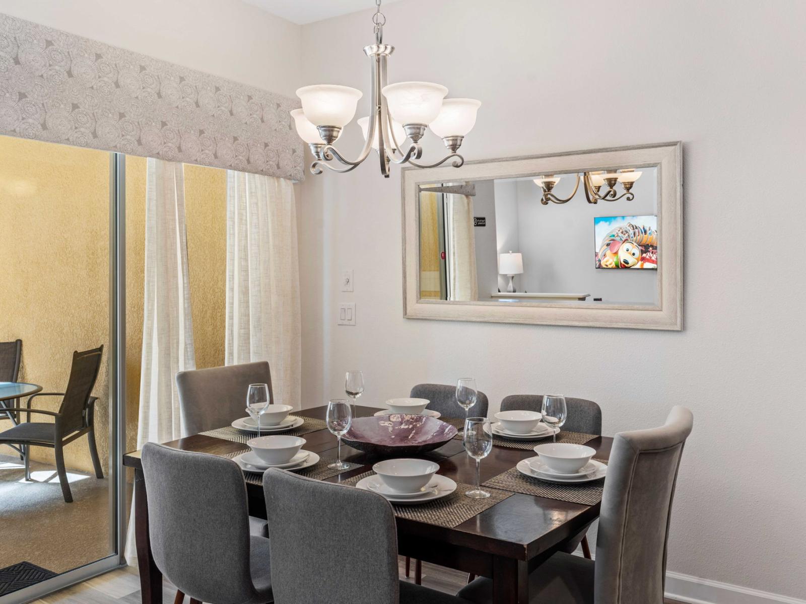 Elegant dining area of the townhouse in Kissimmee Florida - Offers a welcoming space to gather and enjoy delicious meals together - 6 Persons dining - Quality materials, such as a sleek dining table and comfortable chairs