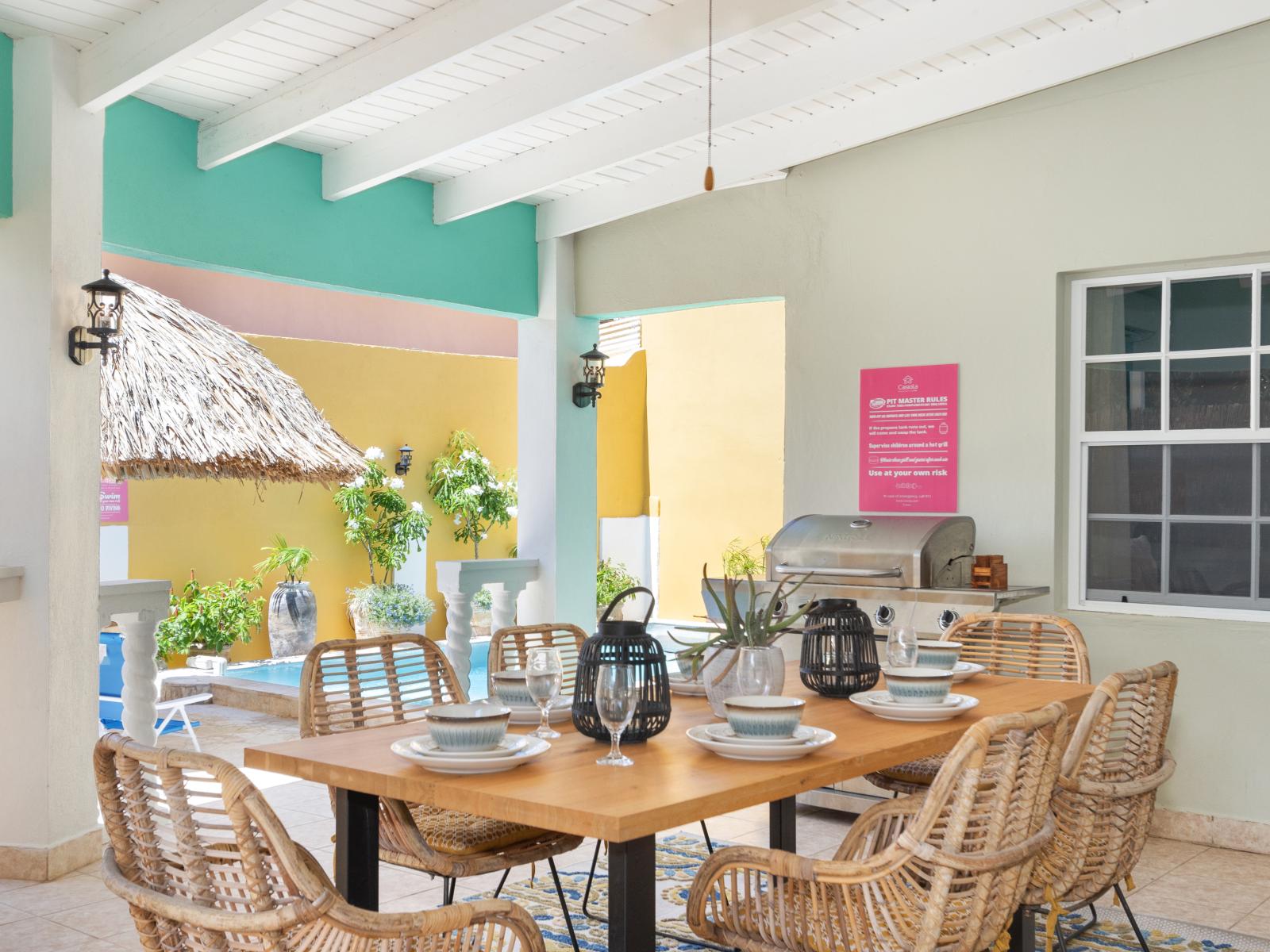 Elite outdoor dining area of the 3BR House in Aruba - Beautiful 6 persons dining - Majestically decored space with refreshing Atmosphere - Outstanding pool facing dining area - Beautiful view