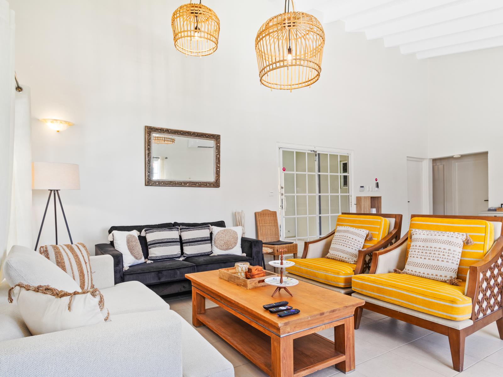 Stunning Living Area of the 3BR House in Noord Aruba - The living room Is the perfect place to gather and share stories after a day of exploration - Cozy seating area conducive to relaxation and socializing