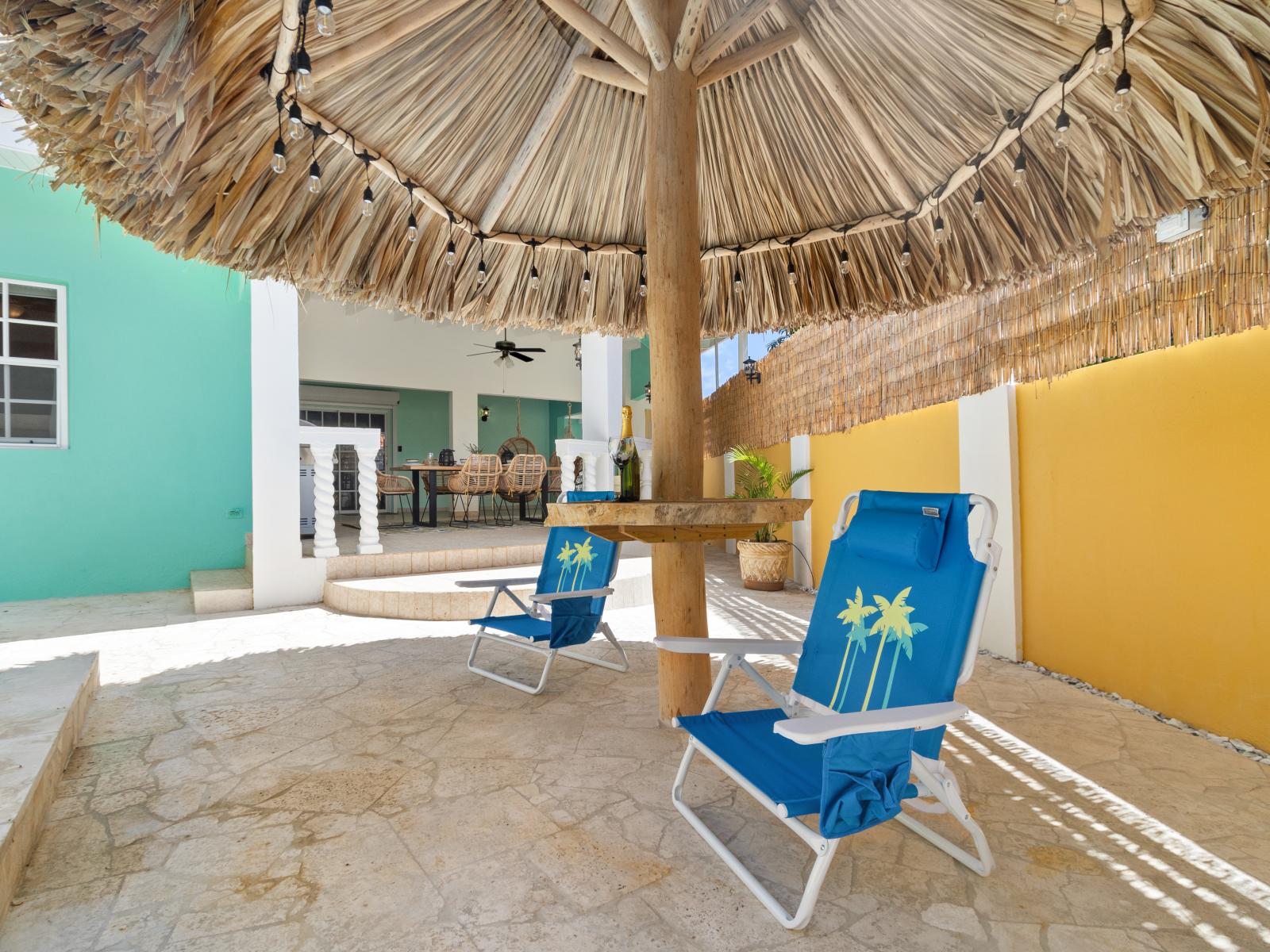 Private pool with palapa - Splendid Pool of the 3BR House in Noord Aruba - Dive into refreshing poolside escape - Lounge in tranquility by the sparkling waters - Immerse yourself in the cool elegance of our pool