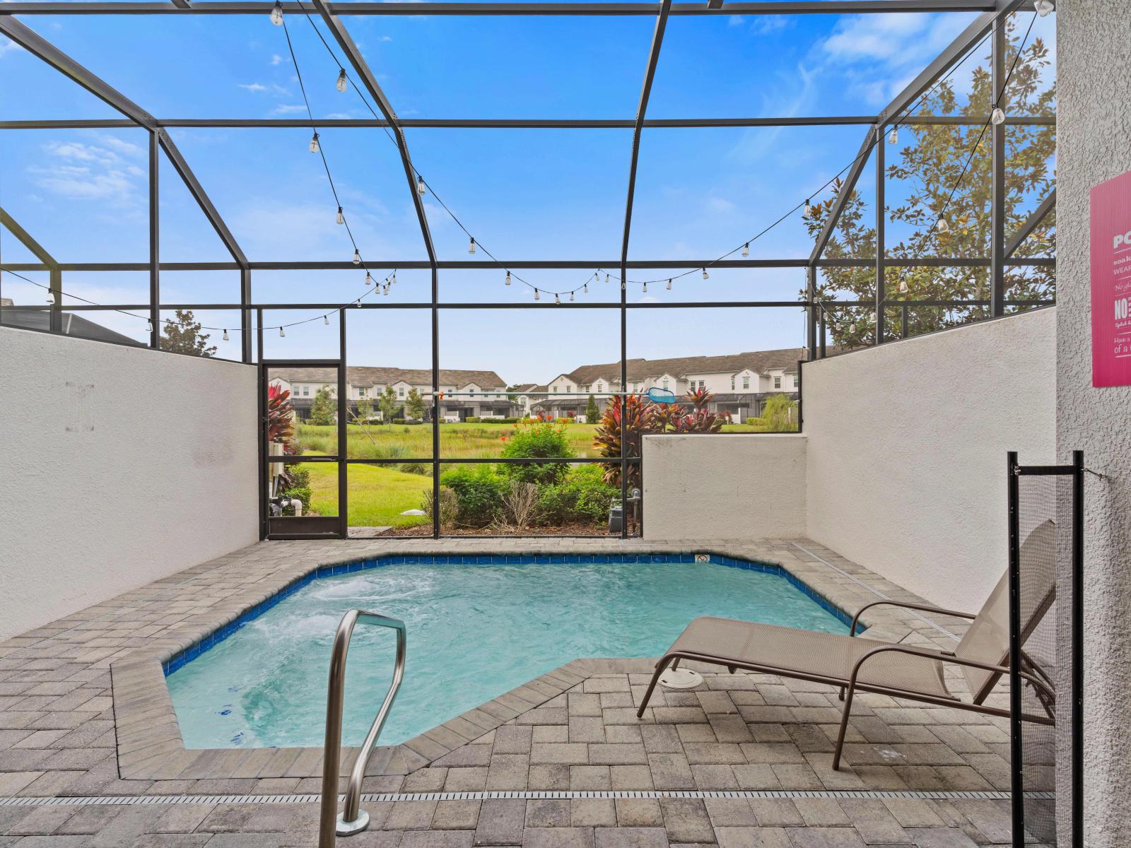 Outstanding Private Pool of the Townhouse in Davenport Florida - Dive into luxury in your private pool - Complete lounge space for the perfect blend of relaxation and indulgence