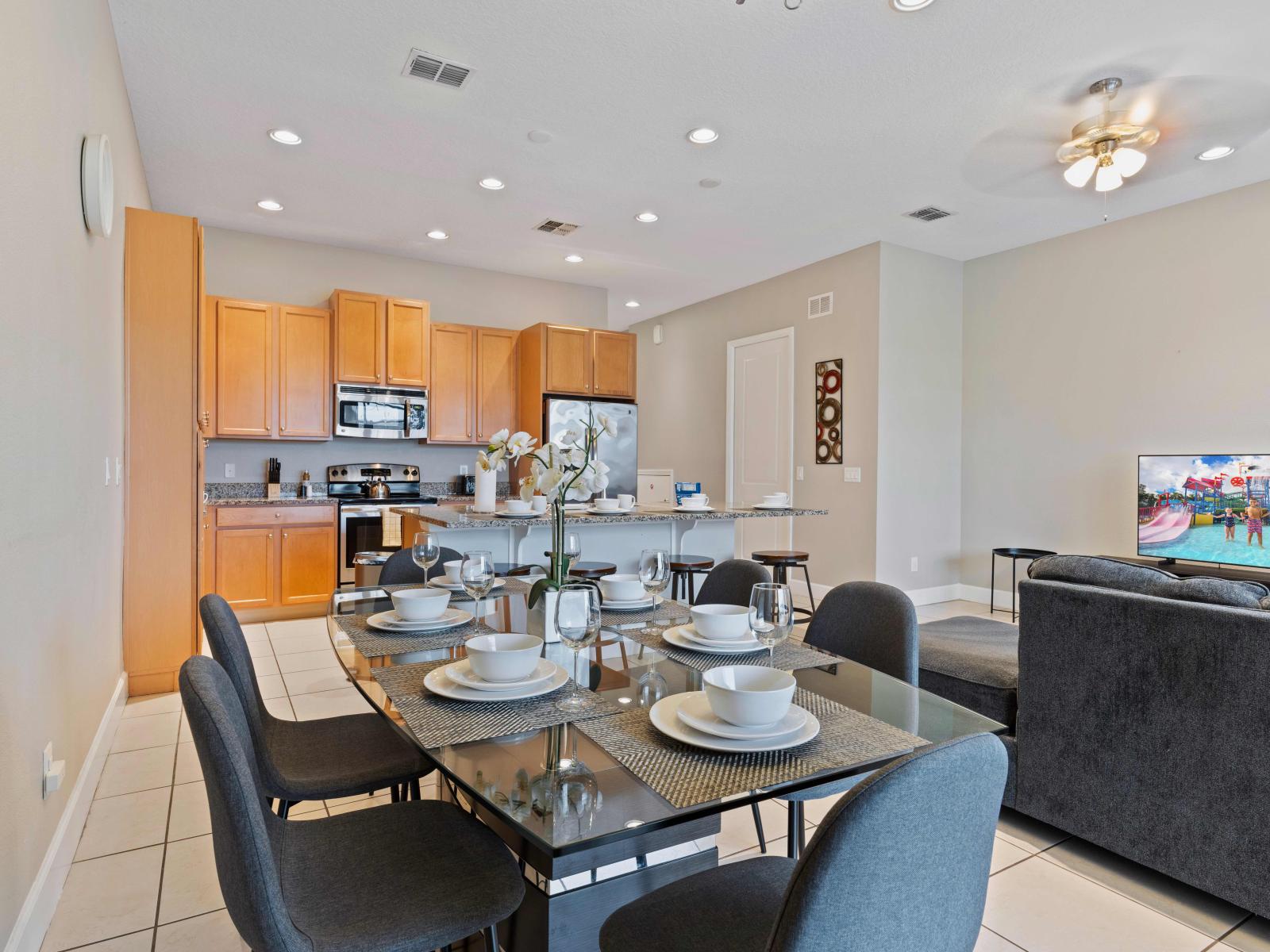 Lovely Dining Area of the Townhouse in Davenport Florida - 6 Persons Dining - Chic dining area featuring a stylish table and contemporary seating