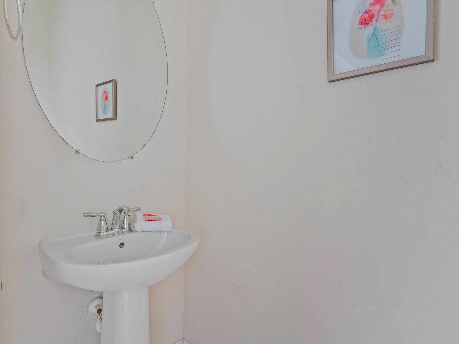 Clean Bathroom of the Townhouse in Davenport Florida - Harmonious blend of classic and contemporary elements - Subtle color palette enhancing the overall sense of sophistication