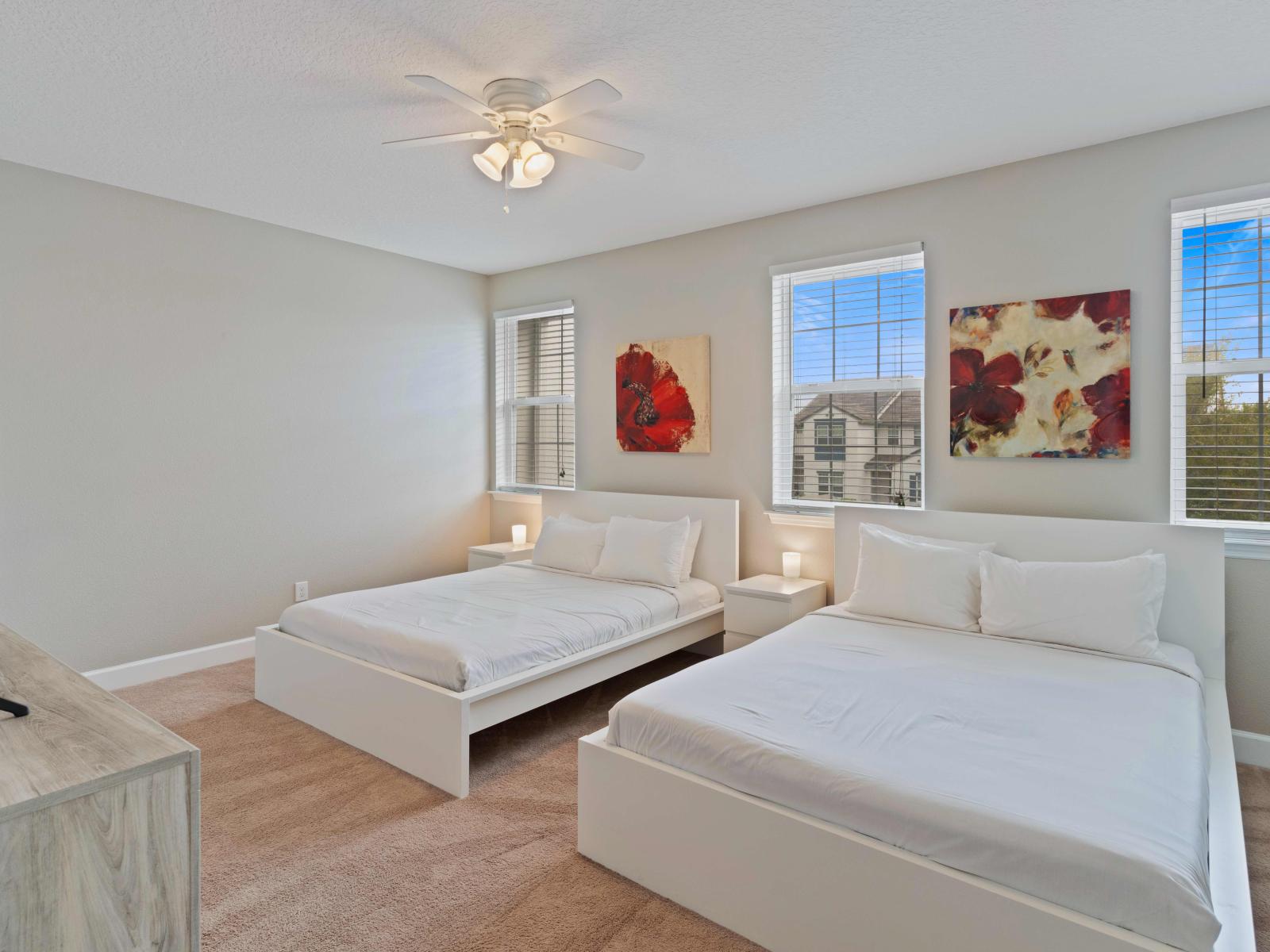 Spacious Bedroom of the Townhouse in Davenport Florida - Comfy 2 double bed - Cozy retreat with a plush bed, perfect for relaxation - Smart TV and Netflix