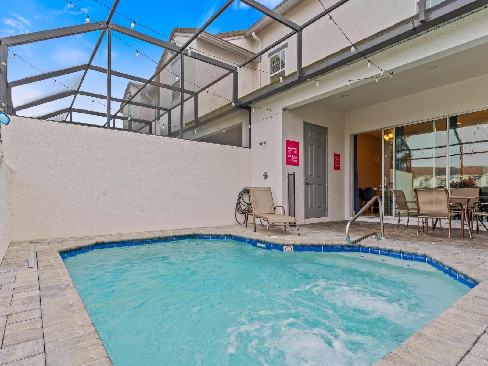 Splendid Private Pool of the Townhouse in Davenport Florida - Serene waters perfect for unwinding and relaxation - Bask in sun-kissed luxury near the water