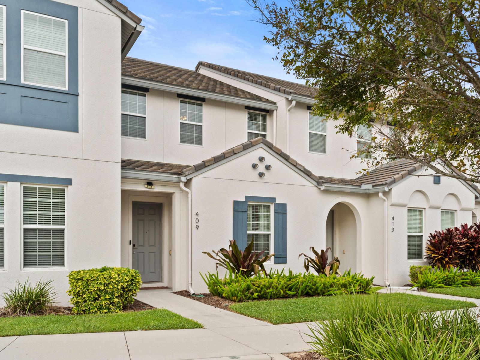 Inviting Exterior of the Townhouse in Davenport Florida - Enter a world of charm and comfort through beautifully adorned entrance - Experience an unforgettable stay