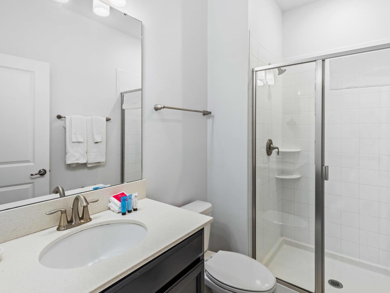 Classy Bathroom of the apartment in Davenport - Beautiful Vanity with large size wall mirror - Sufficient storage space - Neat and clean toilet seat - Availability of all bathroom amenities - Stunning glass cabin shower area