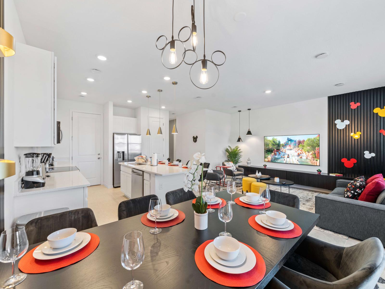 Impressive Dining Area of the Townhouse in Davenport Florida - 7 Persons dining - Chic dining area featuring a stylish table and contemporary seating - Seamless connection between dining, kitchen and living area