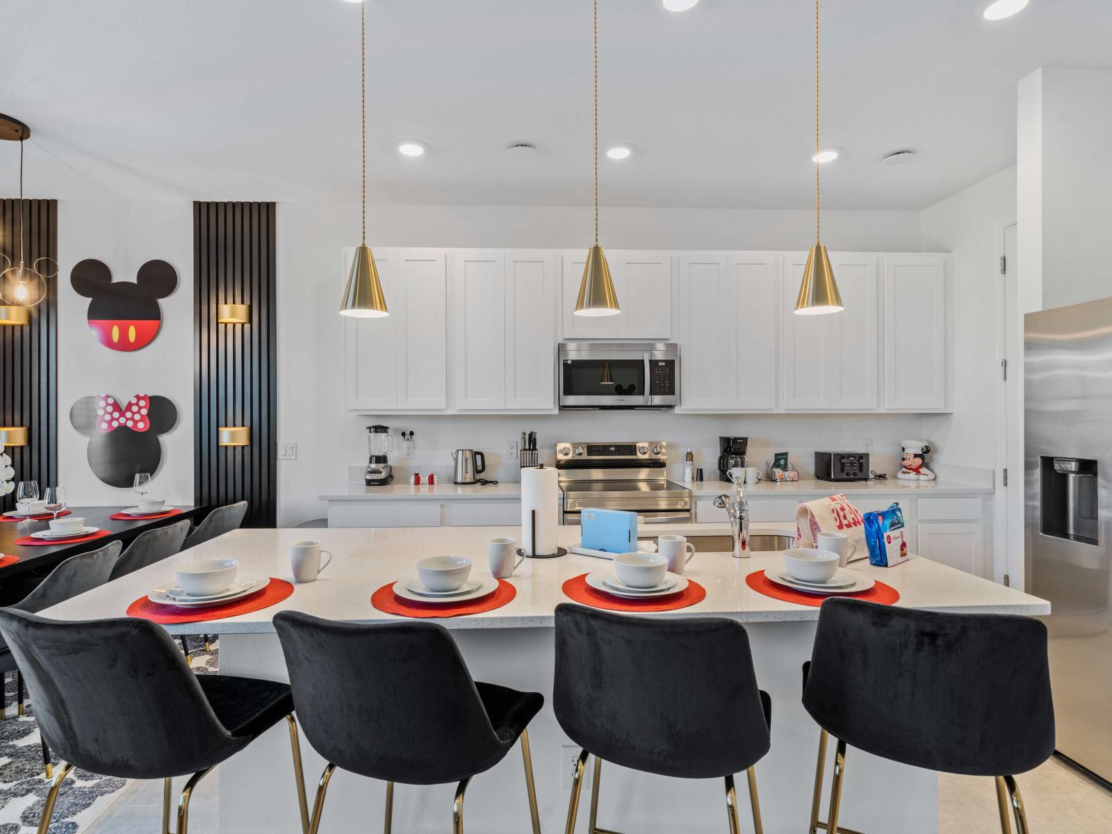 Magnificent Kitchen of the Townhouse in Davenport Florida - Fully equipped - Where every detail is designed for culinary excellence - Smart use of space with versatile storage solutions