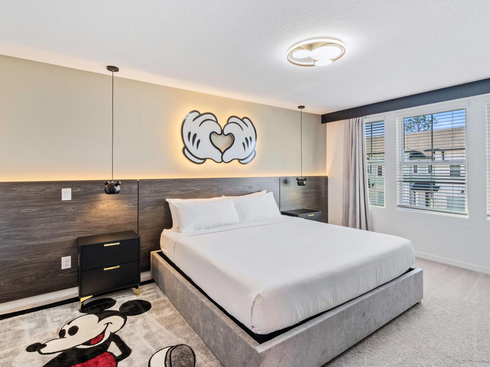 Micky Mouse Themed Bedroom of the Townhouse in Davenport Florida - Comfy double - Stunning views though the large windows - Elegant decor and lighting