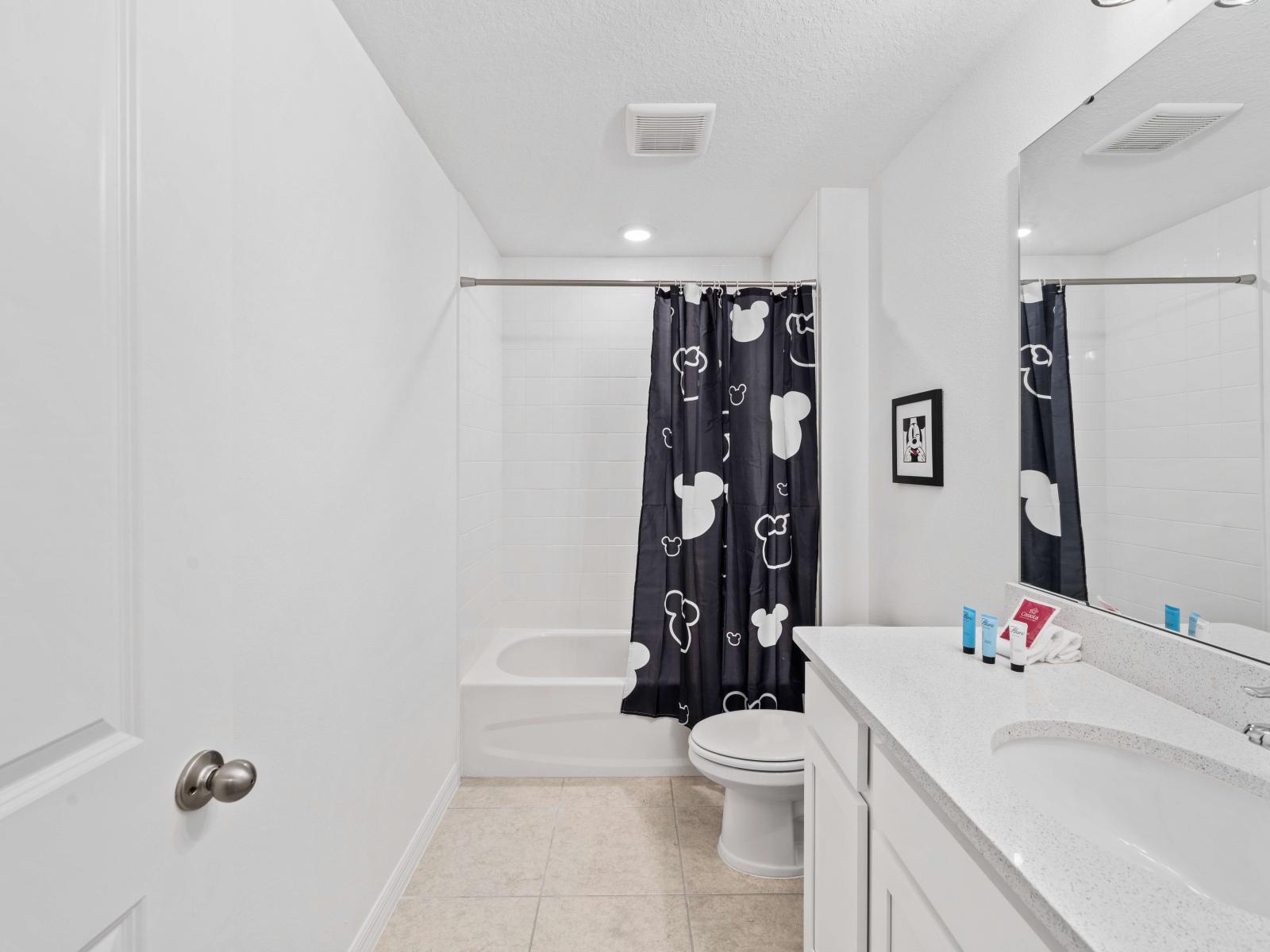 Enchanting Bathroom of the Townhouse in Davenport Florida - Elegant bathroom with lush fixtures and finishes - Attention to detail, from the elegant tiles to the faucets - Chic Vanity