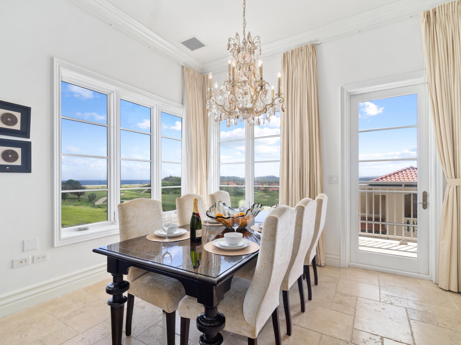 Luxurious Dining Table with Panoramic View of Tierra del Sol & Ocean