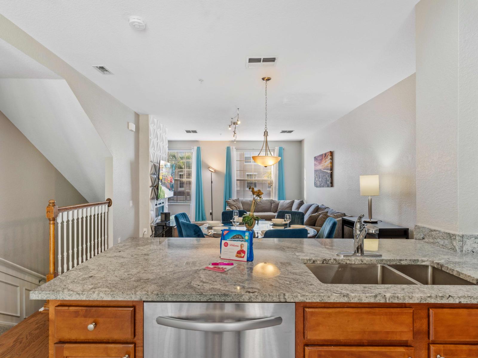 Gourmet kitchen of the townhouse in Orlando - Cook and savor the flavors of memorable meals for a perfect vacation.  - Elegant lighting scheme - Sufficient space to work according to your ease - Plenty storage options and all accessories available