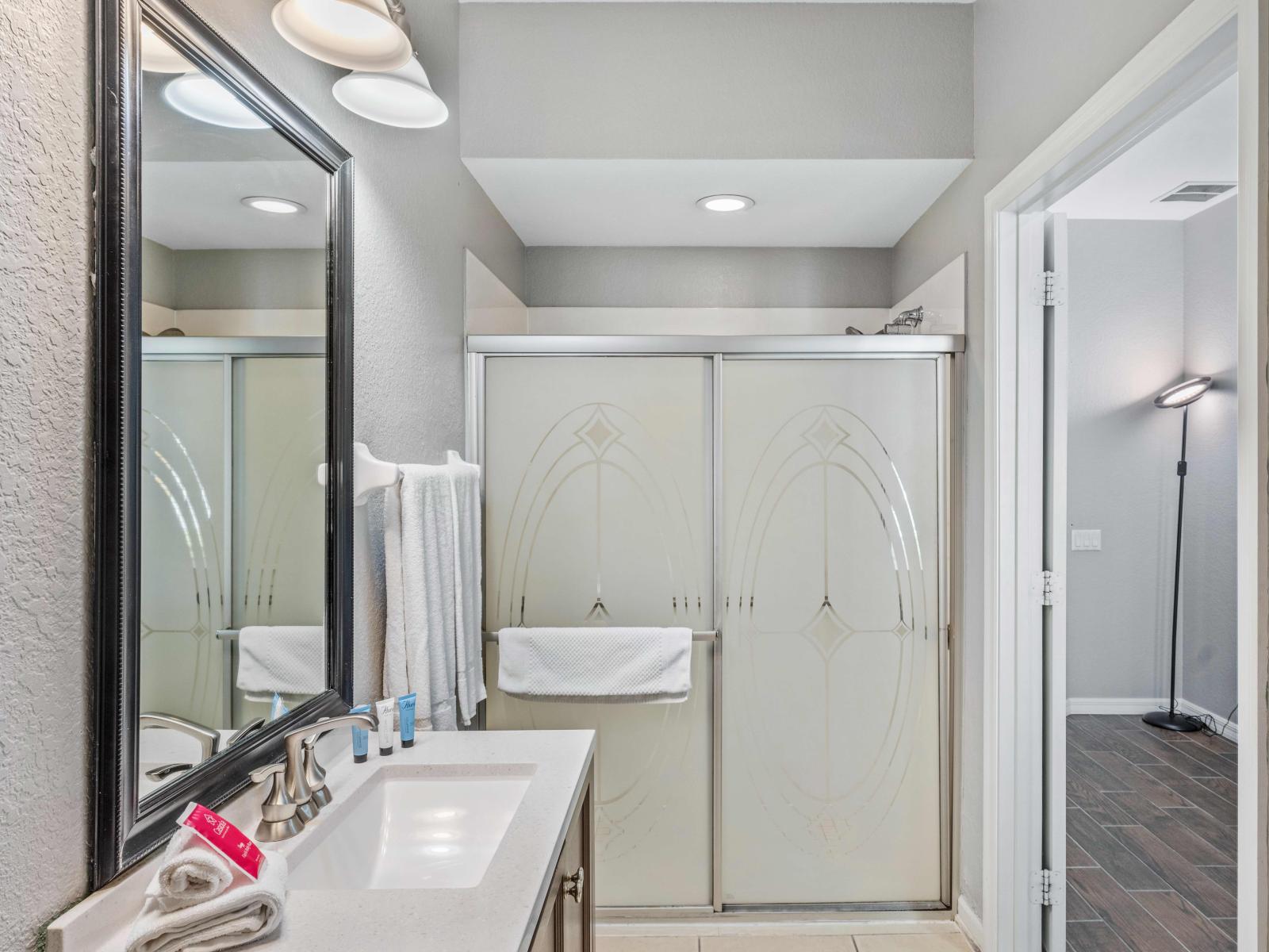 Step into luxury of the bathroom of the townhouse in Orlando - With sleek design and a walk-in shower area - Offering  ultimate comfort with modern style. - Glorious vanity with big size wall mirror - Fresh towels and bathroom amenities available