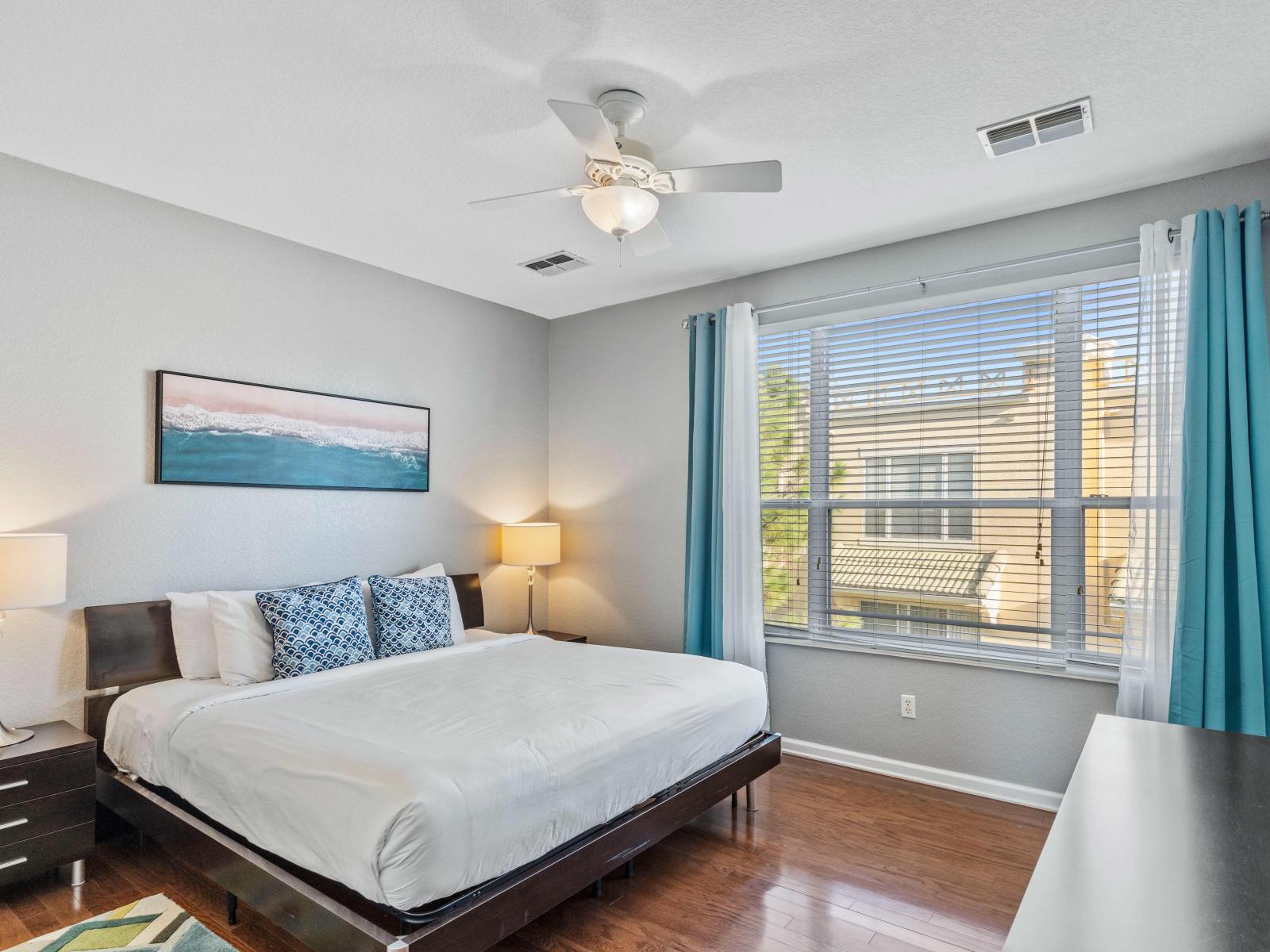 Experience luxury in this Bedroom Suite of the townhouse in Orlando - Boasting a luxurious king bed - Promising moments of relaxation and in a private oasis. - Stunning views from the big and bright window - Availability of TV and Netflix