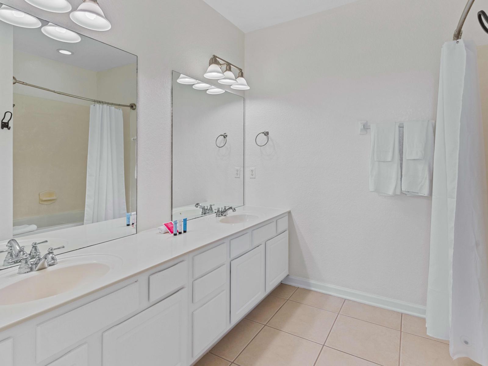 En-suite Bathroom of te townhouse at Vista Cay Resort - Features a double vanity and a luxurious tub/shower combination - Offering guests a spacious and elegant retreat - Fully equipped with all bathroom amenities