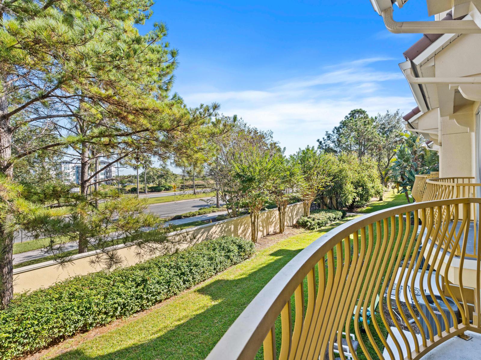 Unwind on the kitchen balcony while taking in the magnificent views.