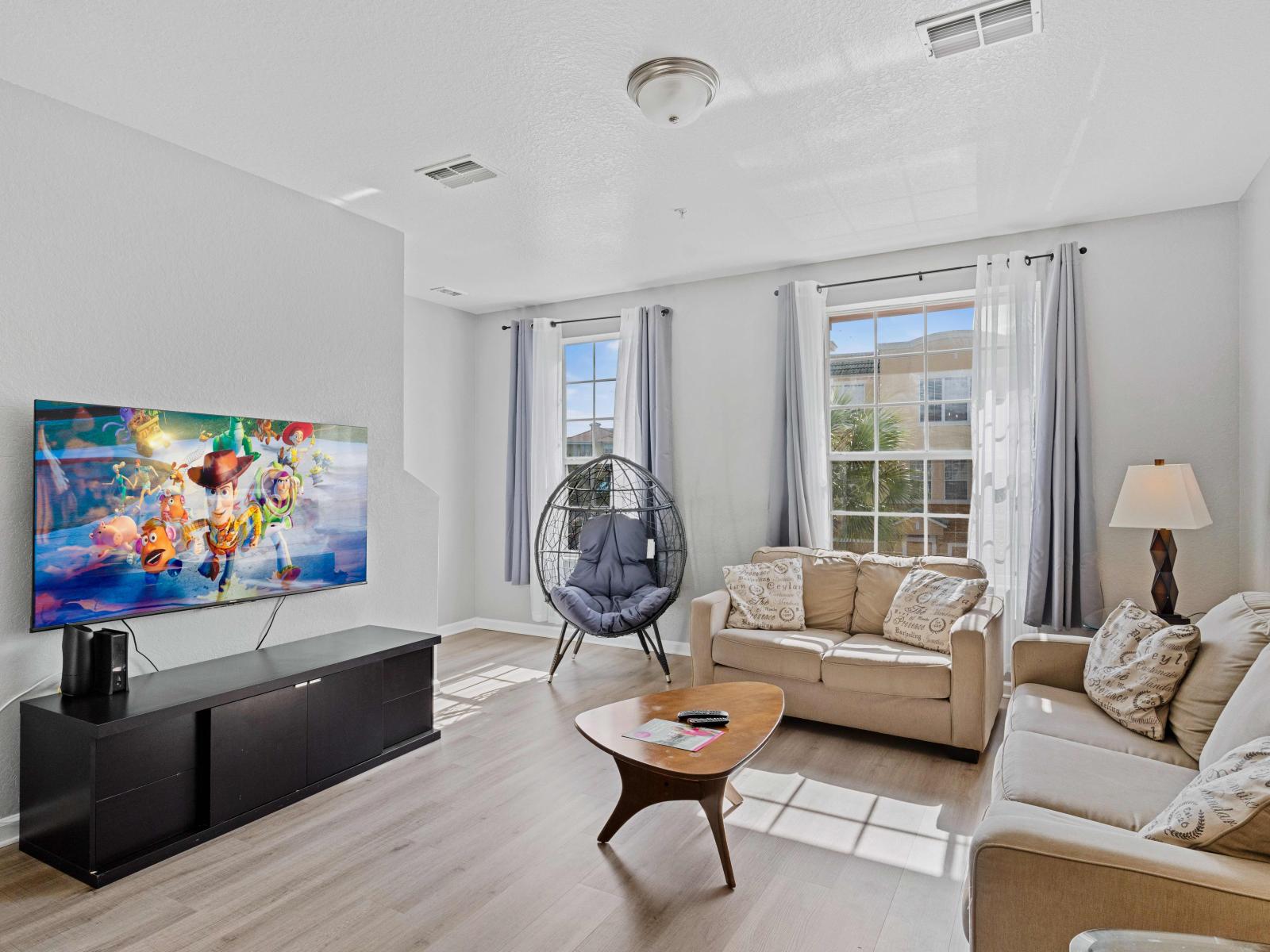 Luxurious living area of the townhouse in Orlando - Smart TV and Netflix available - Plush seating arrangements invite relaxation and stylish gatherings with cozy sofas - Bright and airy windows for a refreshing atmosphere