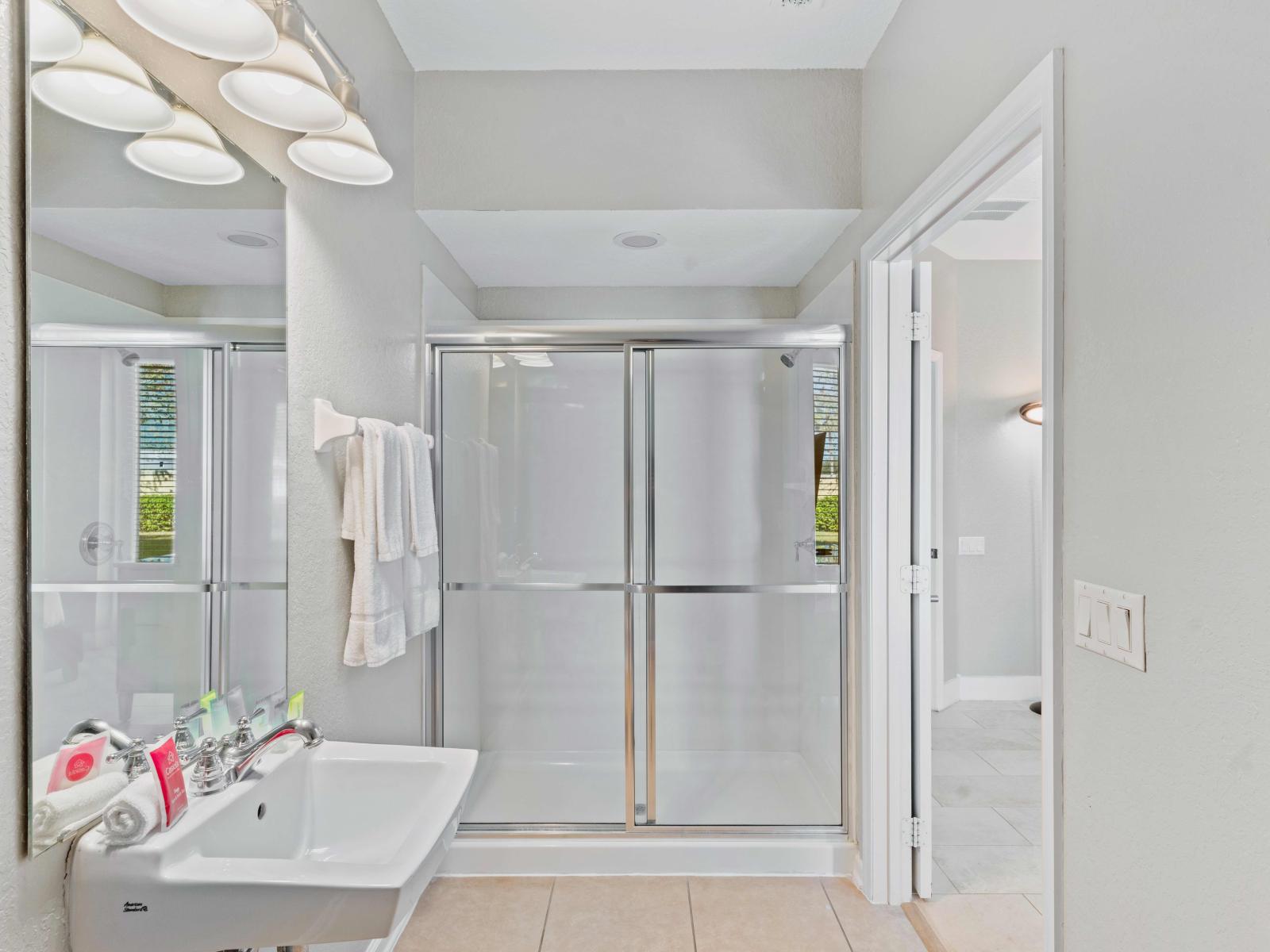 Lavish bathroom of the townhouse in Orlando - Boasting vanity with large mirror - Spacious shower stall for ultimate comfort - Elegant lighting - All bathroom amenities available