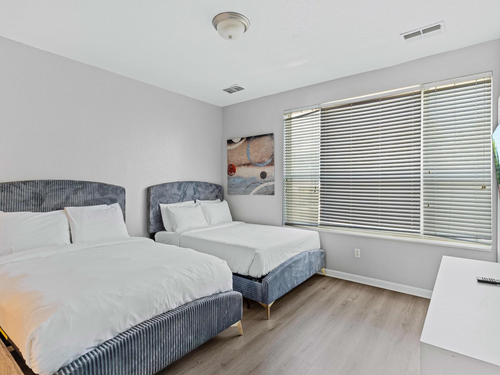 Tranquil bedroom of the townhouse in Orlando - Smart TV and Netflix - Elegant design for a touch of luxury - Plenty of space for relaxation and leisure