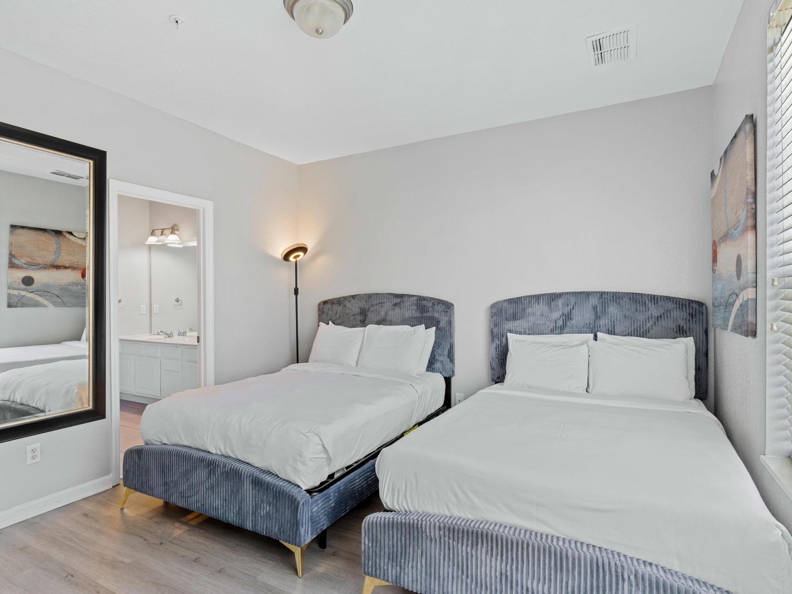 Plush bedroom of the townhouse in Orlando - Featuring two comfy beds for a relaxing stay - Smart TV and Netflix - Well-appointed bedroom with neutral tones for a calming atmosphere