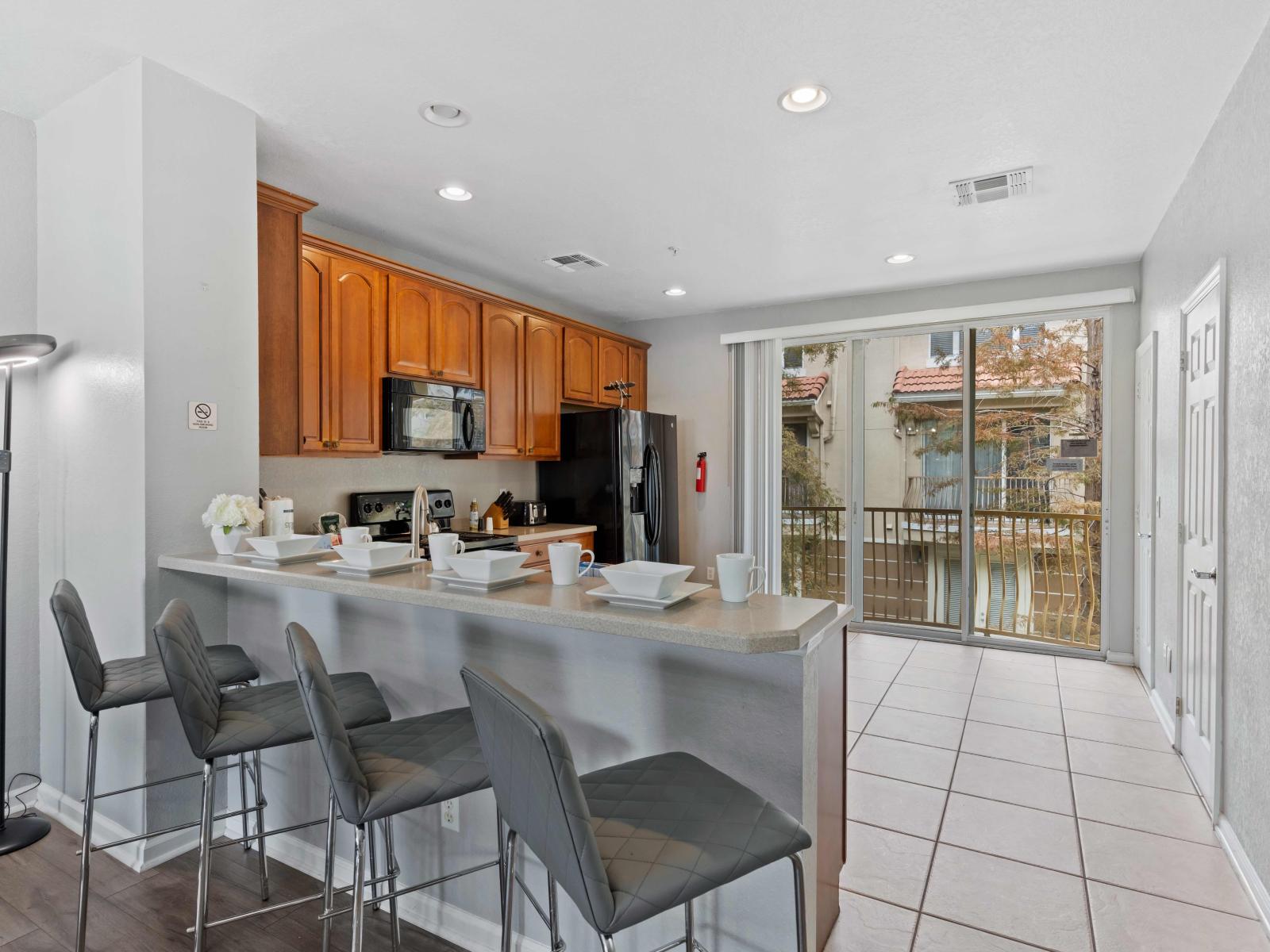 Culinary Heaven of the townhouse in Orlando Florida - Kitchen with stainless steel appliances - Sufficient space to store goods - Availability of high chairs at breakfast bar