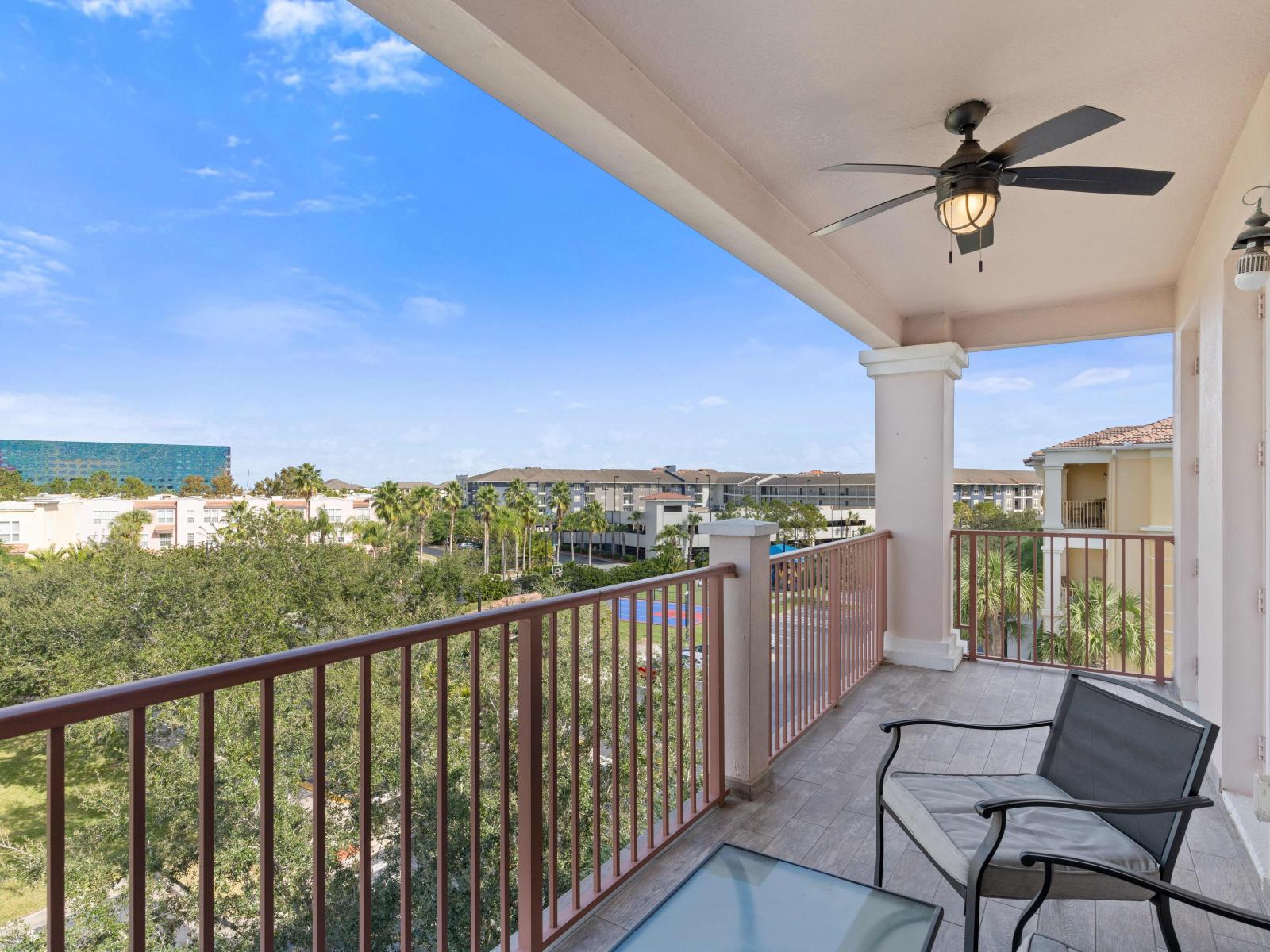 Enjoy the expansive balcony with a view of the Orlando Wheel, offering ample space to relax and take in the cityscape.