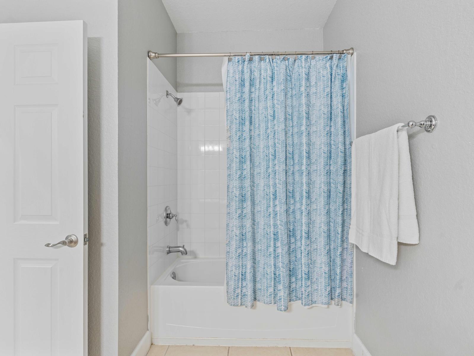 Bathroom 2 with tub/shower combination