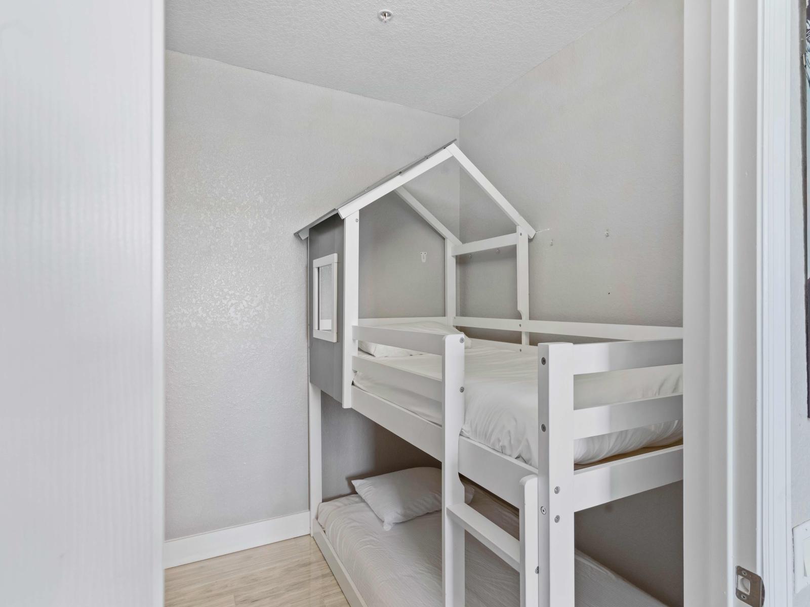 The large closet in this bedroom contains 2 additional single beds and is ideal for the kids.