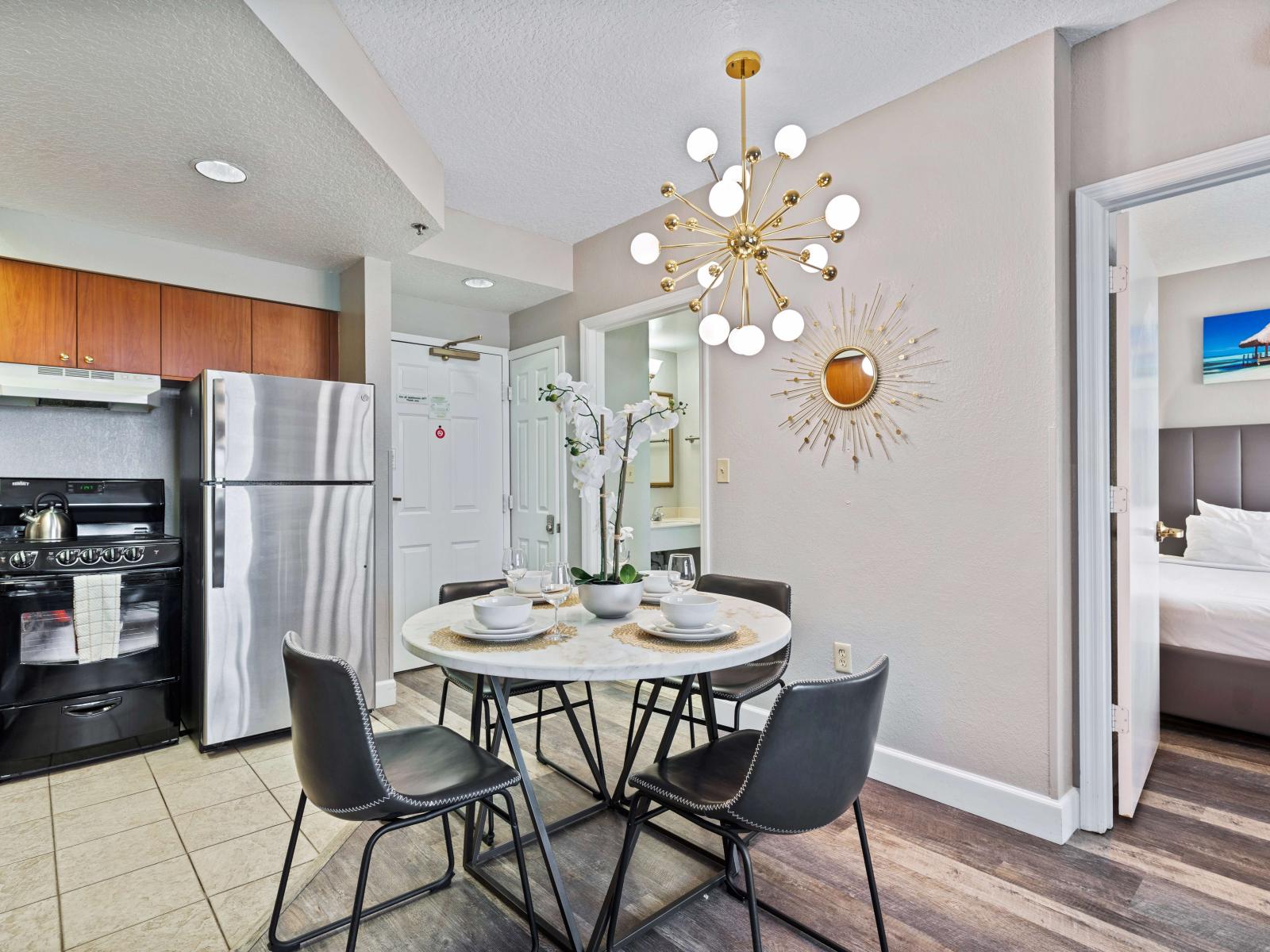 Elegant dining area of the condo in Orlando Florida - Dining for four persons - Functional and aesthetically pleasing space - Beautiful lighting fixtures