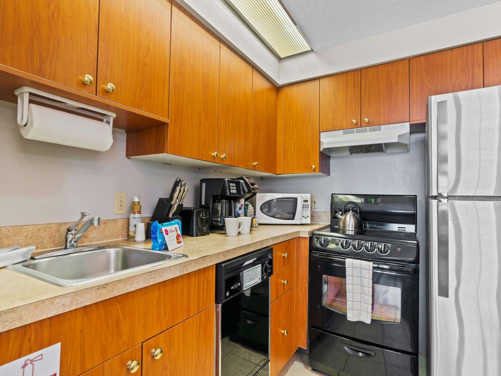 Welcoming kitchen of the condo in Orlando Florida - Full equipped - Sleek stainless steel appliances - Plenty of storage space for organized and clutter-free counters