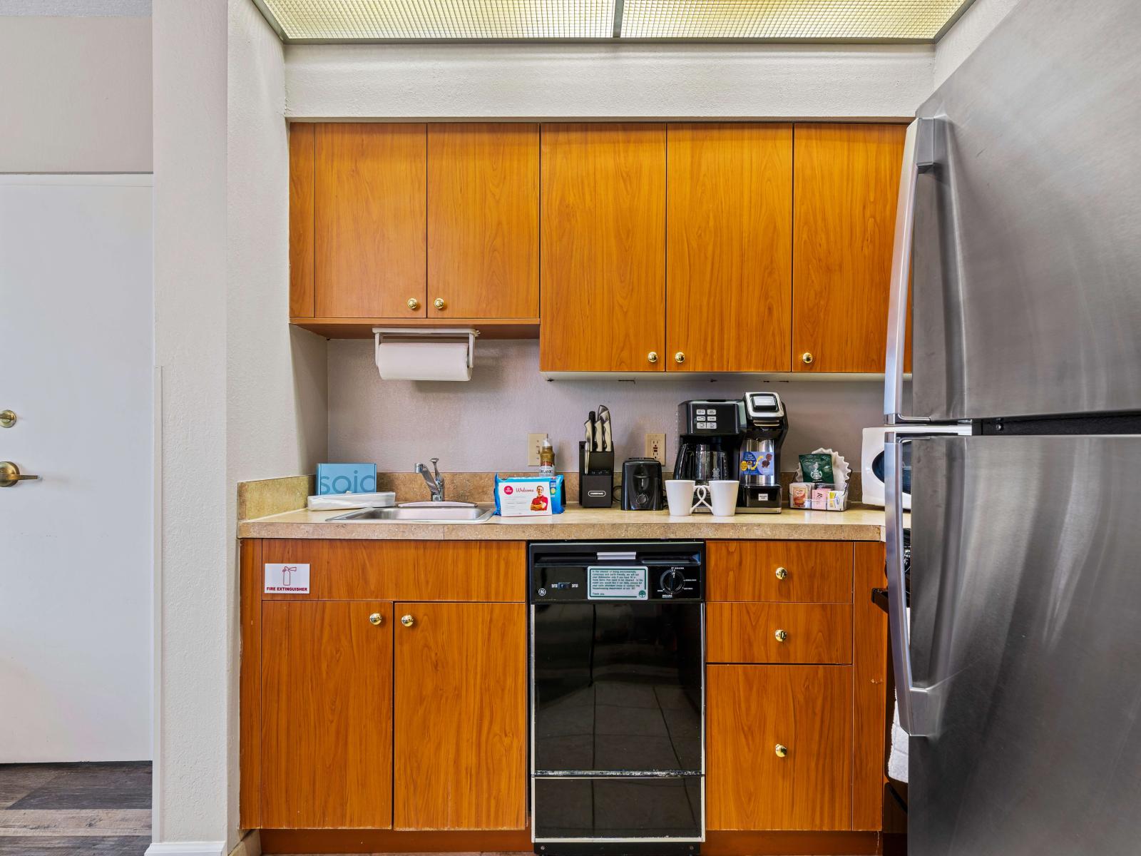 Full equipped kitchen of the condo in Orlando Florida - Contemporary design with clean lines and minimalist aesthetics - Integrated appliances for a seamless and stylish appearance - Harmonious blend of practicality and contemporary aesthetics