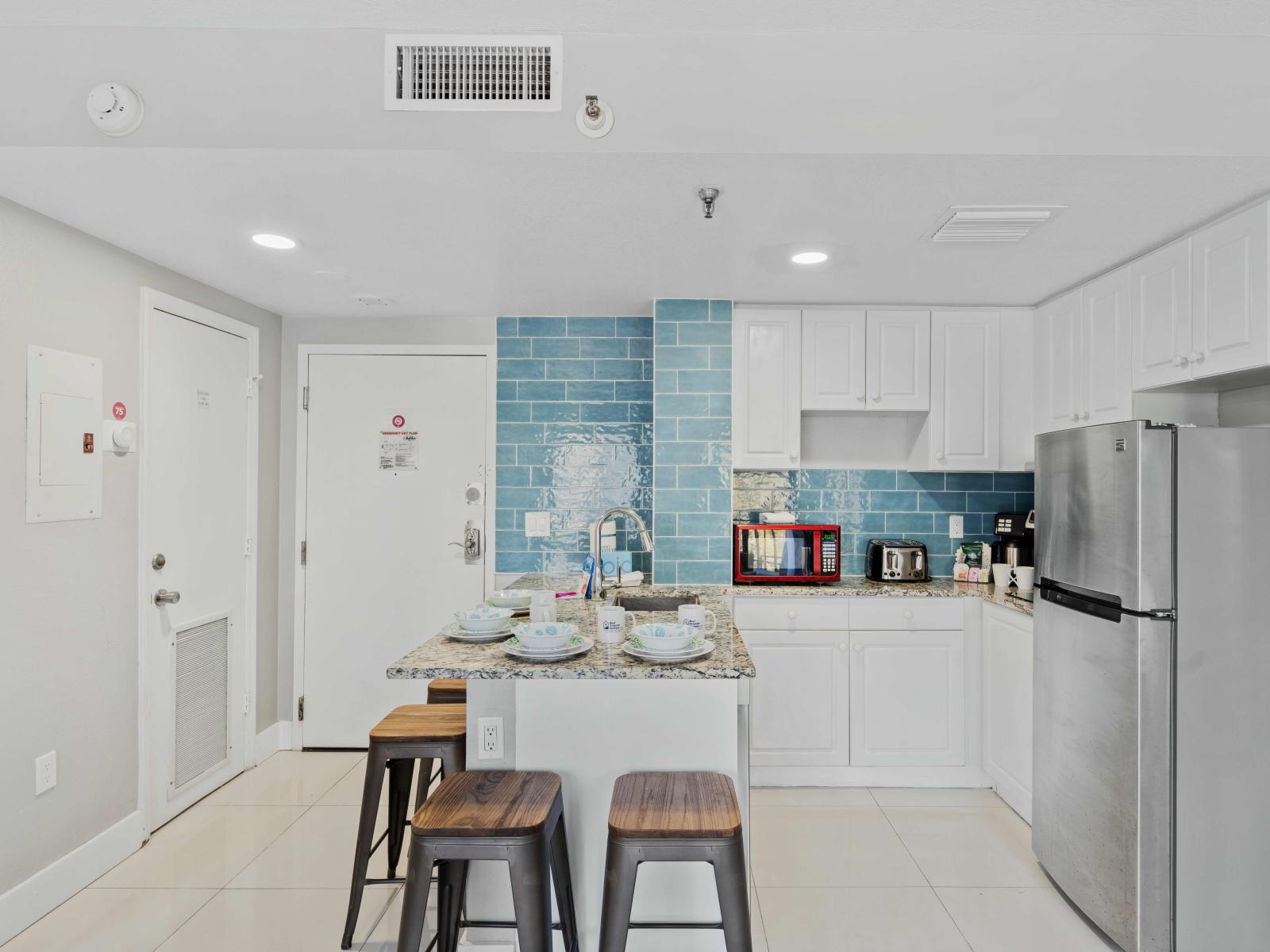 Kitchen with breakfast bar