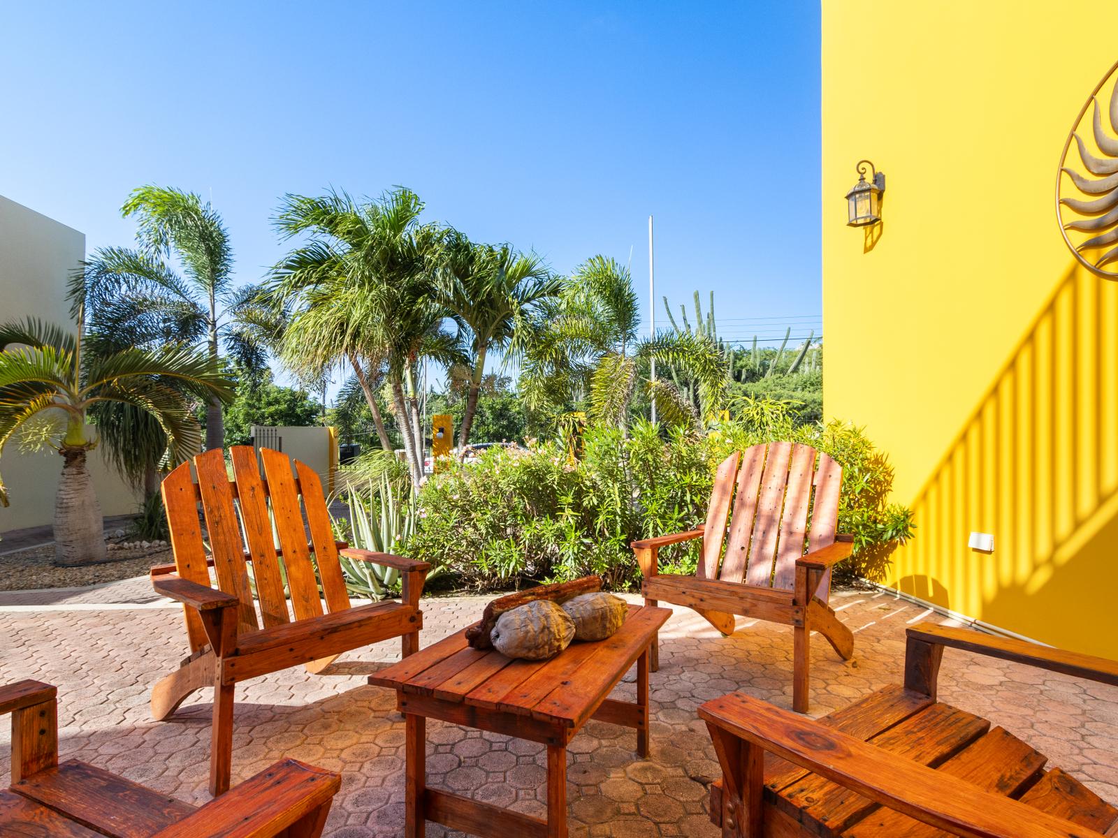 Relaxing outdoor lounge of the home in Noord Aruba - Take a Seat and Relax - Cozy outdoor retreat with seating - Private oasis with a sense of tranquility