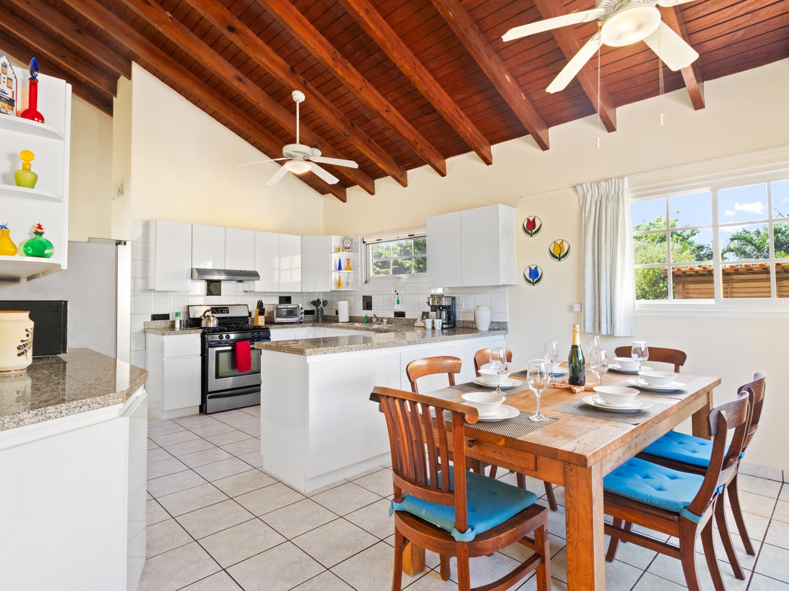 Spacious Open concept Kitchen and Dining Area of the home in Noord Aruba - 6 Persons dining - Fully Equipped kitchen - Functional island  for additional workspace