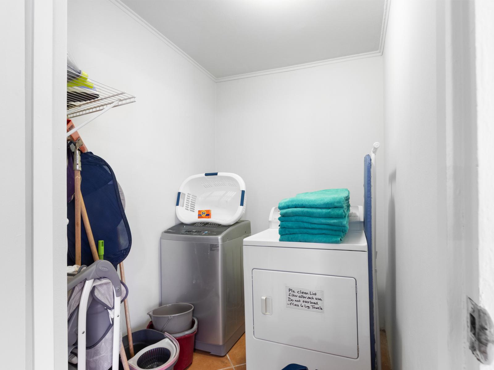 Clean laundry room of the 3BR House in Noord Aruba - Step into our laundry room - Equipped with a washer and dryer - Chores become a breeze amidst convenience and comfort