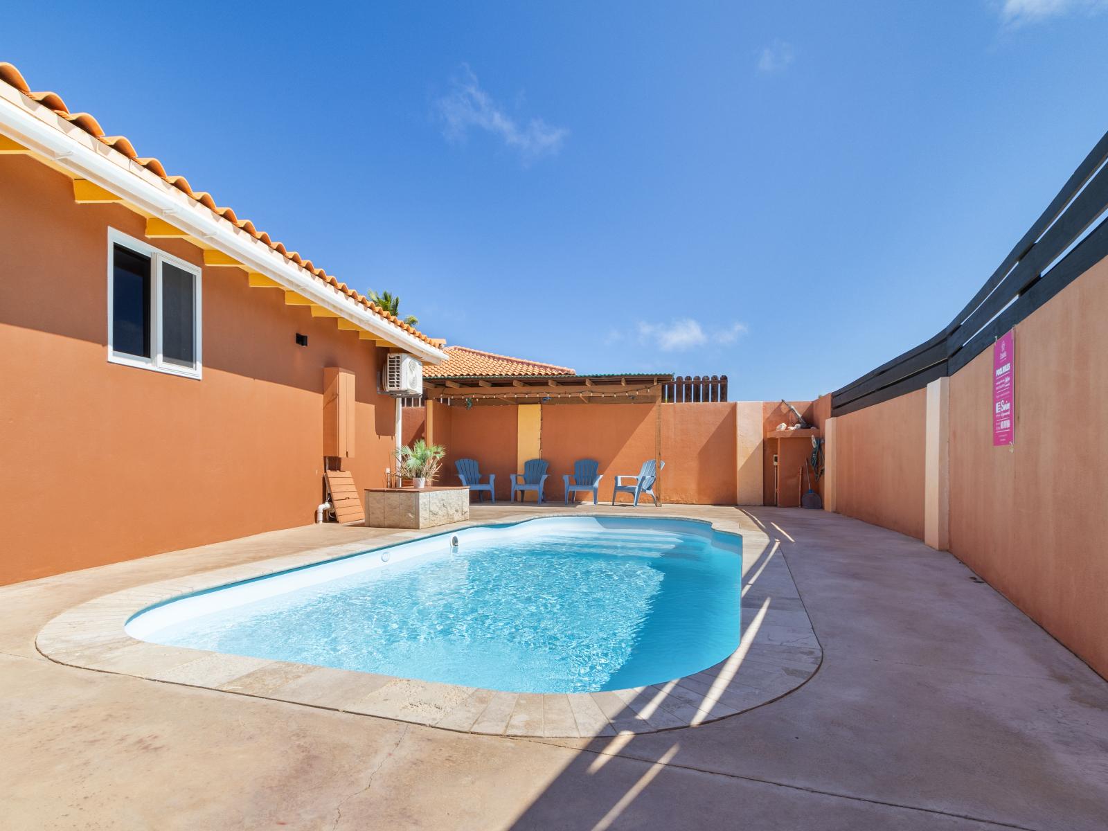 Luxury private pool area of the 3BR House in Noord Aruba - Lush and refreshing environment - Beautifully sunbathed space makes the soul peaceful - Experience the comfort at the best