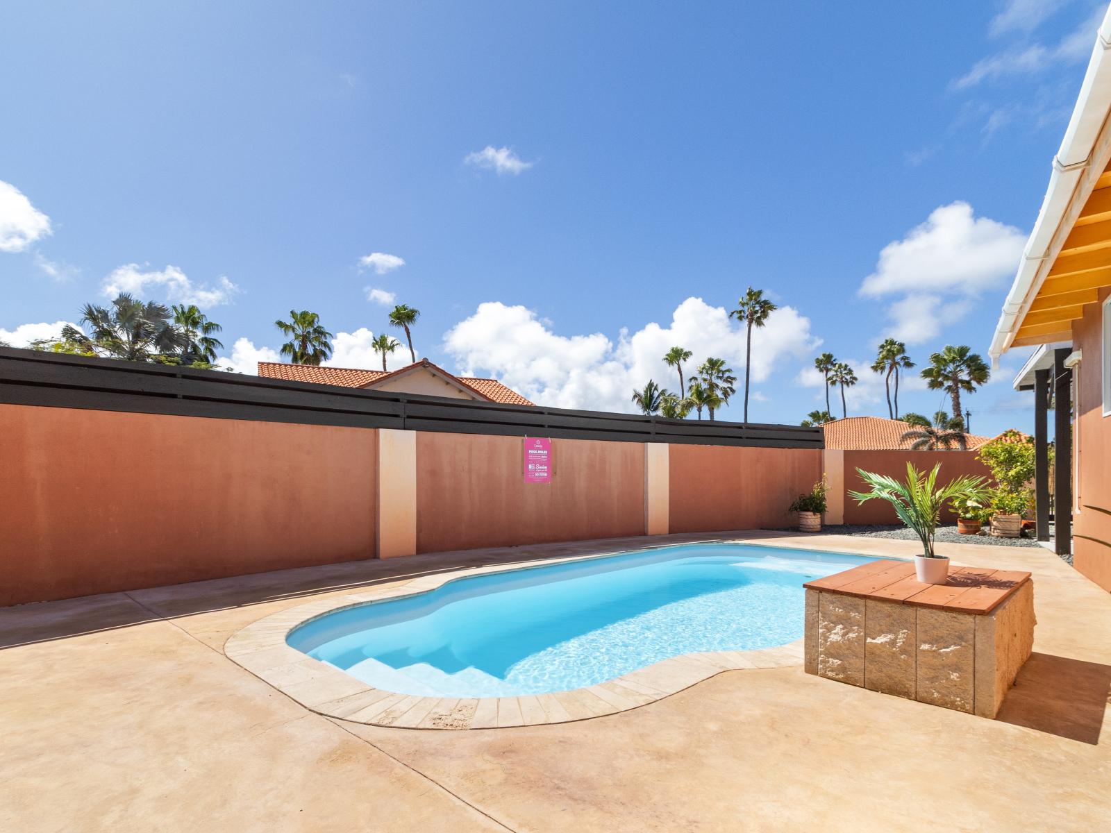 Amazing Private Pool of the 3BR House in Noord Aruba - Dive into refreshing poolside escape - Lounge in tranquility by the sparkling waters - Immerse yourself in the cool elegance of pool - Experience ultimate relaxation in poolside paradise