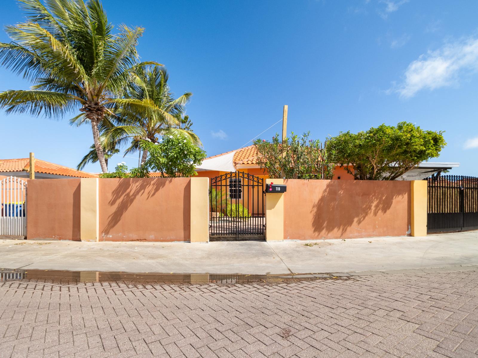 Quiet street in perfect neighborhood  - Nestled in the city, radiating charm - A picturesque avenue boasting timeless beauty - Vibrant foliage creating a serene atmosphere