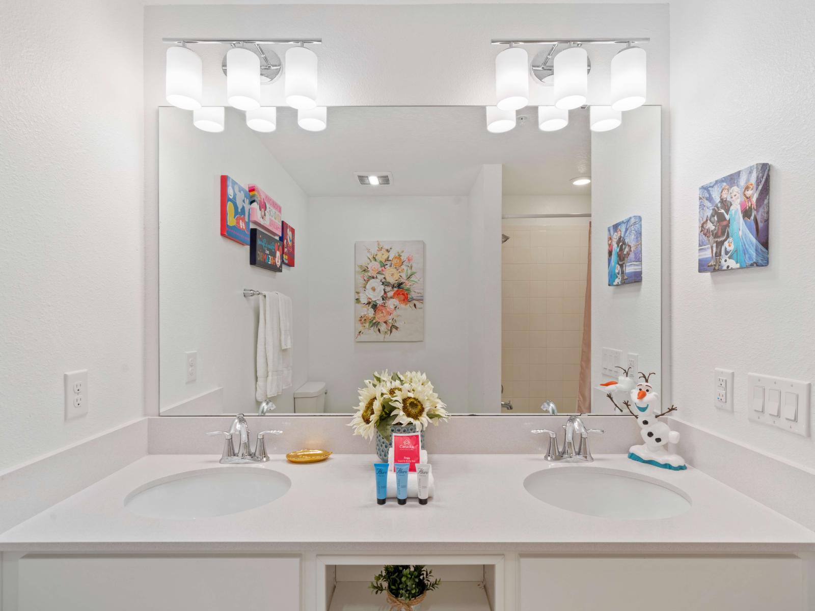 Bathroom 2 with a bathtub and shower combo