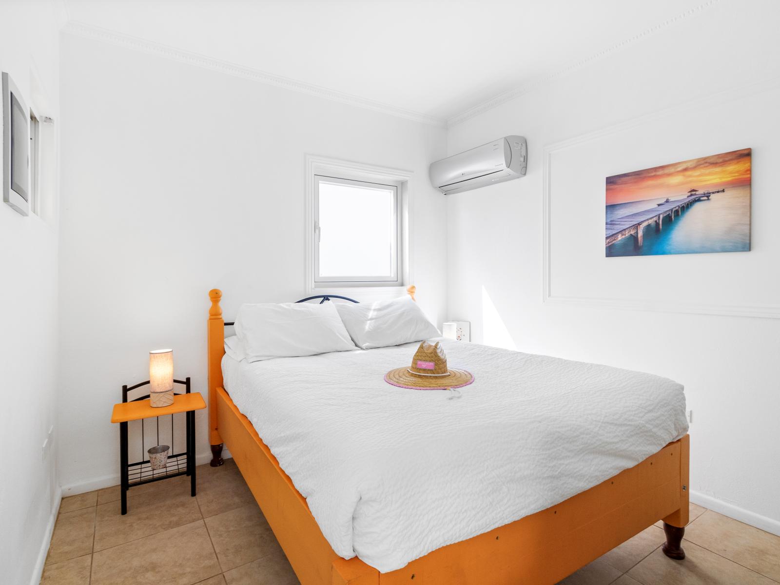 Exquisite Bedroom of the Apartment in Noord Aruba - Comfortable bed, perfect for relaxation - Bedroom with a cozy ambiance, blending comfort and aesthetics - Air conditioning