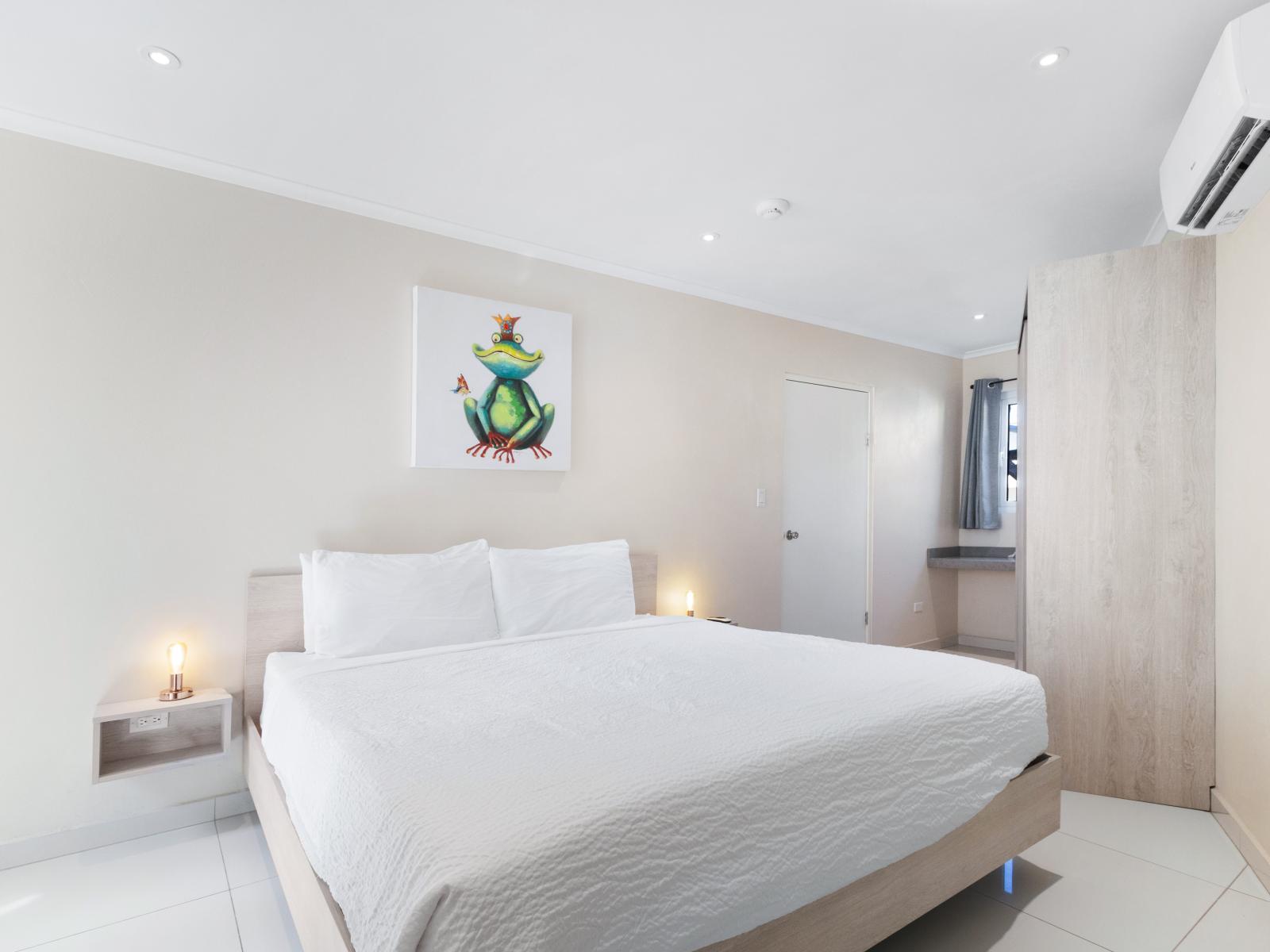 Deluxe Bedroom of the Apartment in Noord Aruba - King Size Bed - Spacious bedroom offering comfort and style - Cozy retreat with a plush bed, perfect for relaxation - Ensuite Bathroom for convenience