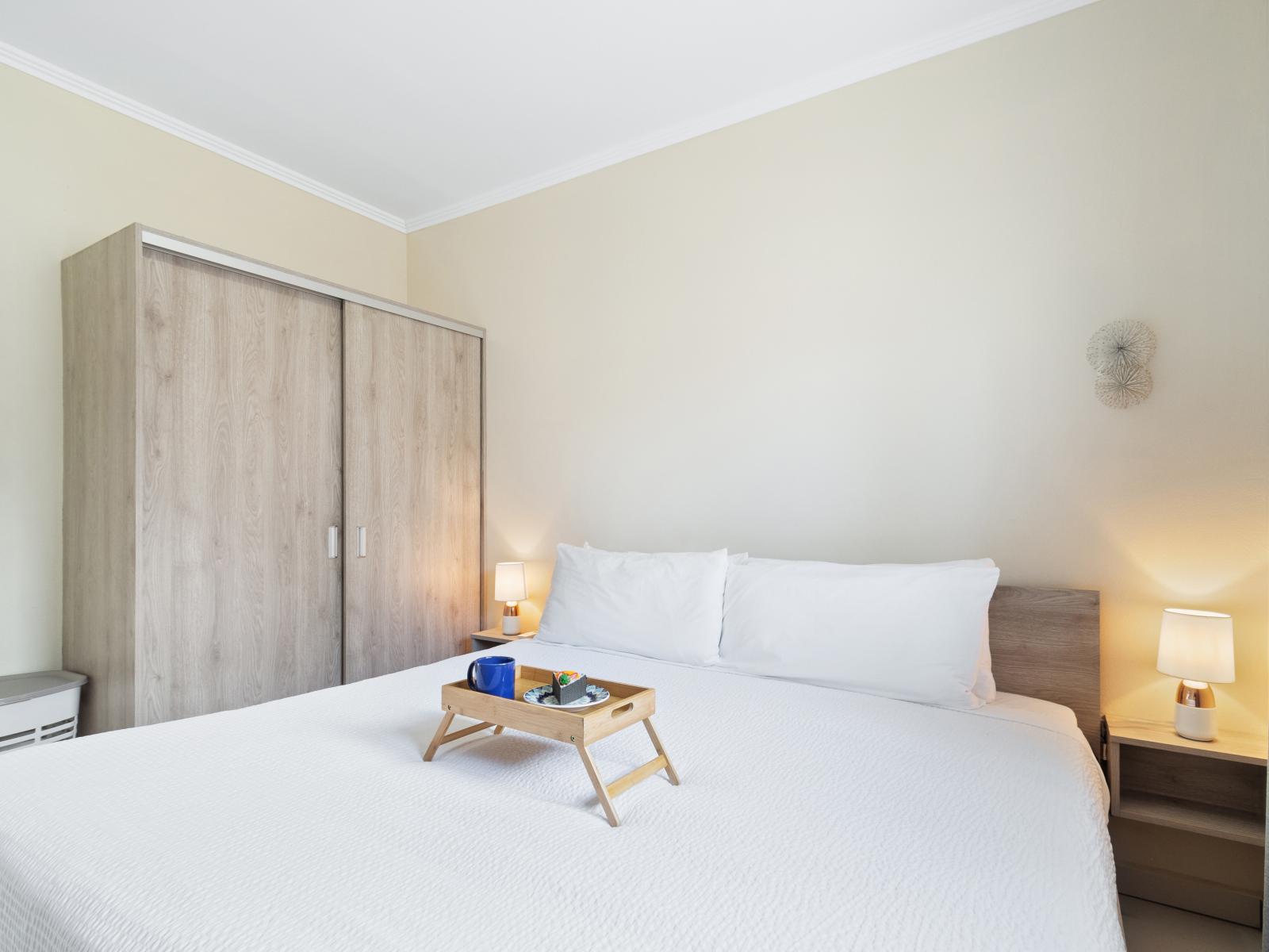 Swish Bedroom of the Apartment in Noord Aruba - Smart TV and Netflix - Smart use of space with efficient storage solutions - Luxurious bedding for a restful night's sleep