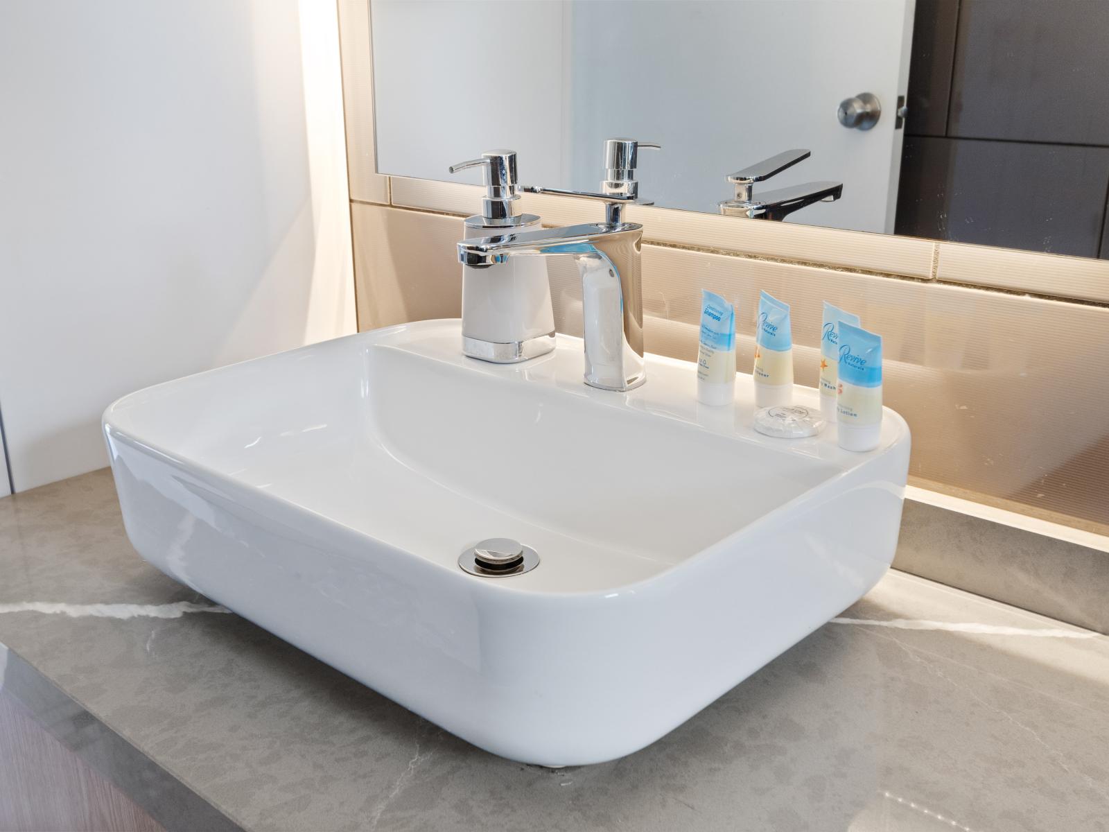 Classy Bathroom of the apartment in Noord, Aruba - Beautiful Vanity with large size wall mirror - Sufficient storage space - Neat and clean toilet seat - Availability of all bathroom amenities - Stunning shower area