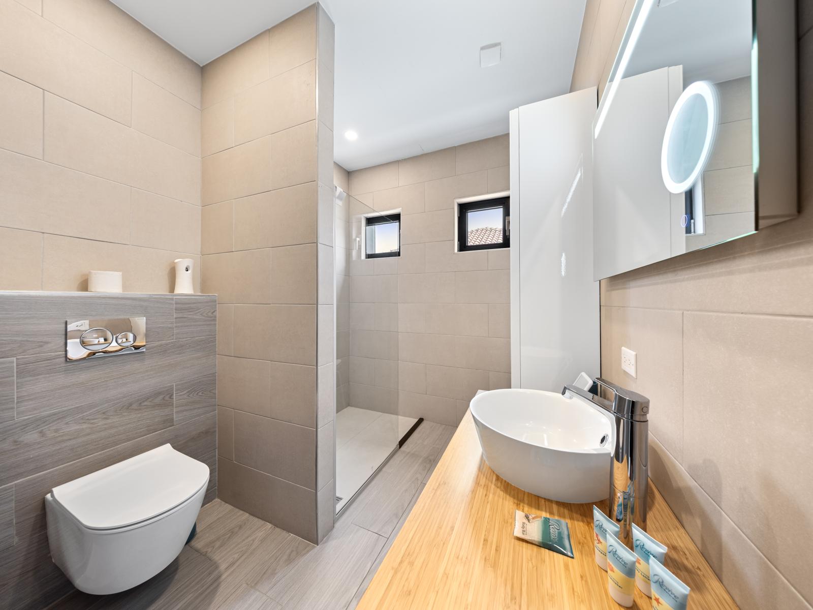 Discover tranquility in our well-designed bathroom of the home in Noord, Aruba. - Elevate your stay with spa-like comforts in our classy bathroom retreat. - Immerse yourself in refreshing atmosphere with our bathroom amenities.