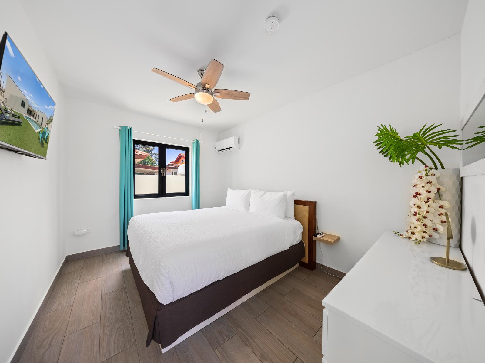 Experience the quaint charm of bedroom of the home in Noord, Aruba - Featuring a comfy double bed with neat and clean linen - Every detail is designed with your comfort in mind. - Availability of smart TV and Netflix