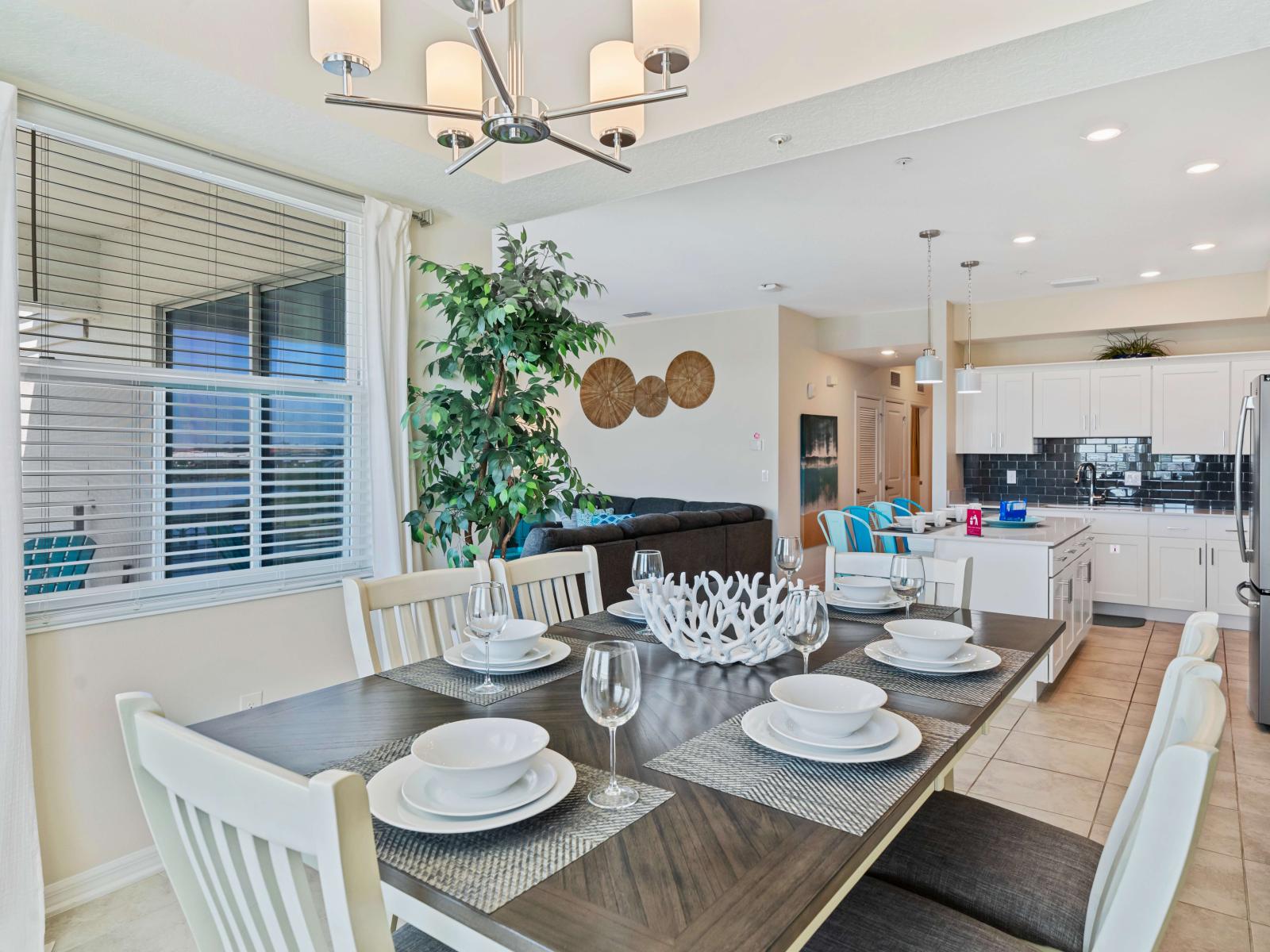 Amazing dinning area of the apartment in Kissimmee - Beautiful window facing dinning area of the apartment - Elite 6 persons dinning - Stunningly located large windows with mesmerizing views - Majestic decored space with beautiful paintings