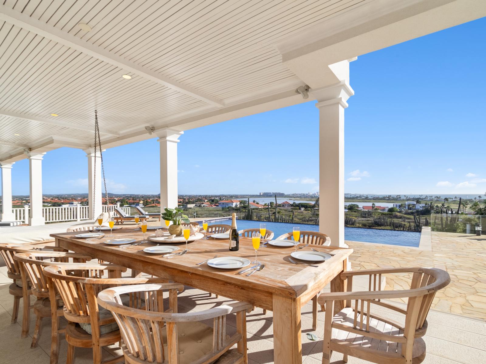 Start your day with a slice of paradise! Enjoying breakfast outside with a breathtaking view is the perfect recipe for a memorable morning.